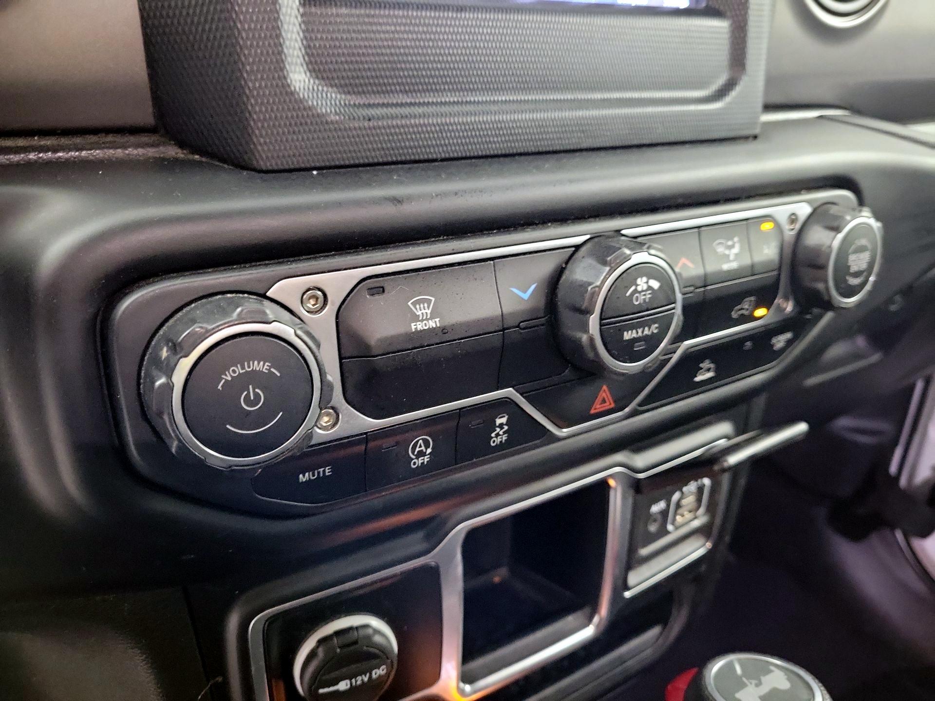 Thumbnail: 2022 Jeep Wrangler - 17