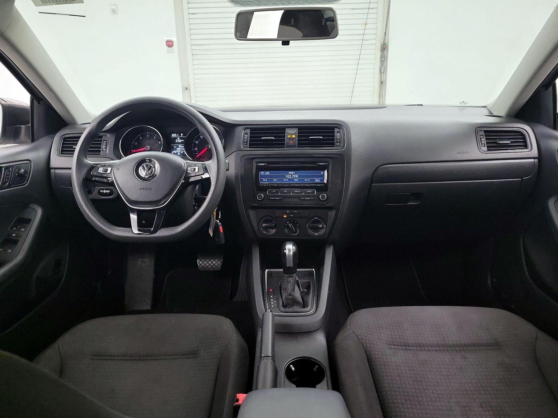 Thumbnail: 2015 Volkswagen Jetta - 9