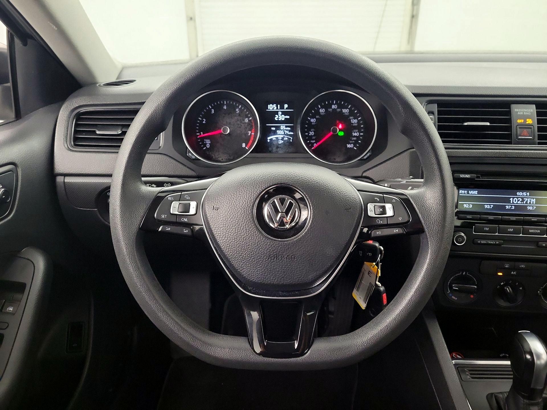 Thumbnail: 2015 Volkswagen Jetta - 10