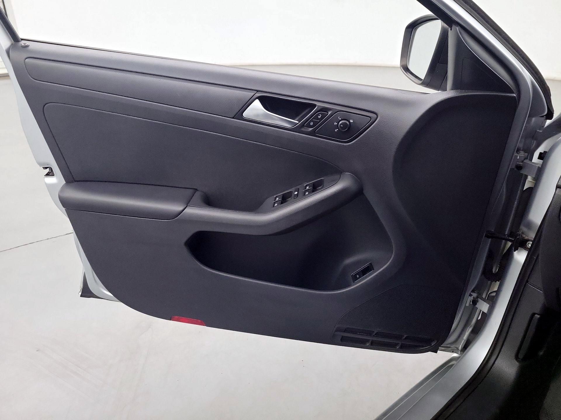 Thumbnail: 2015 Volkswagen Jetta - 12