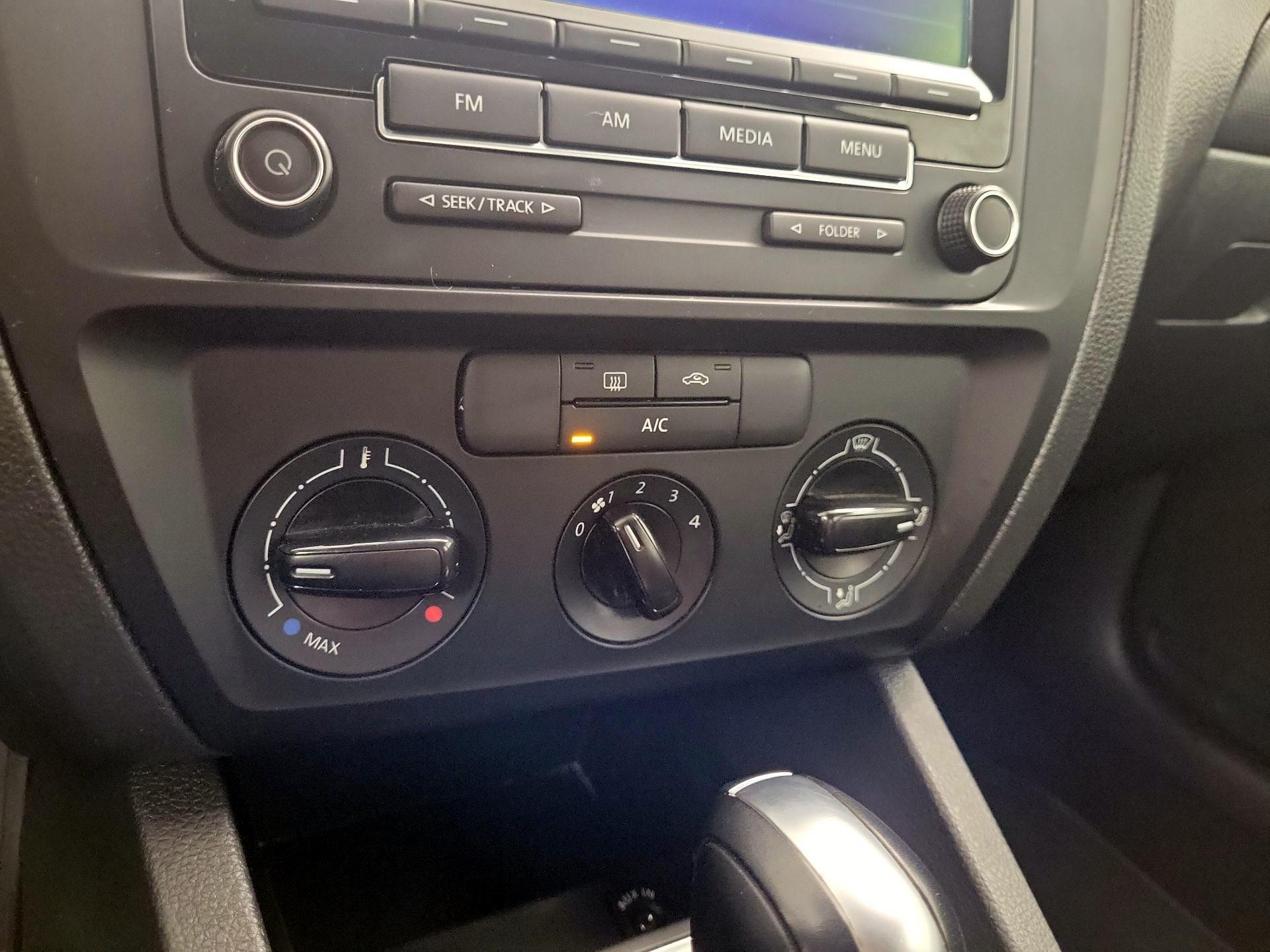 Thumbnail: 2015 Volkswagen Jetta - 15
