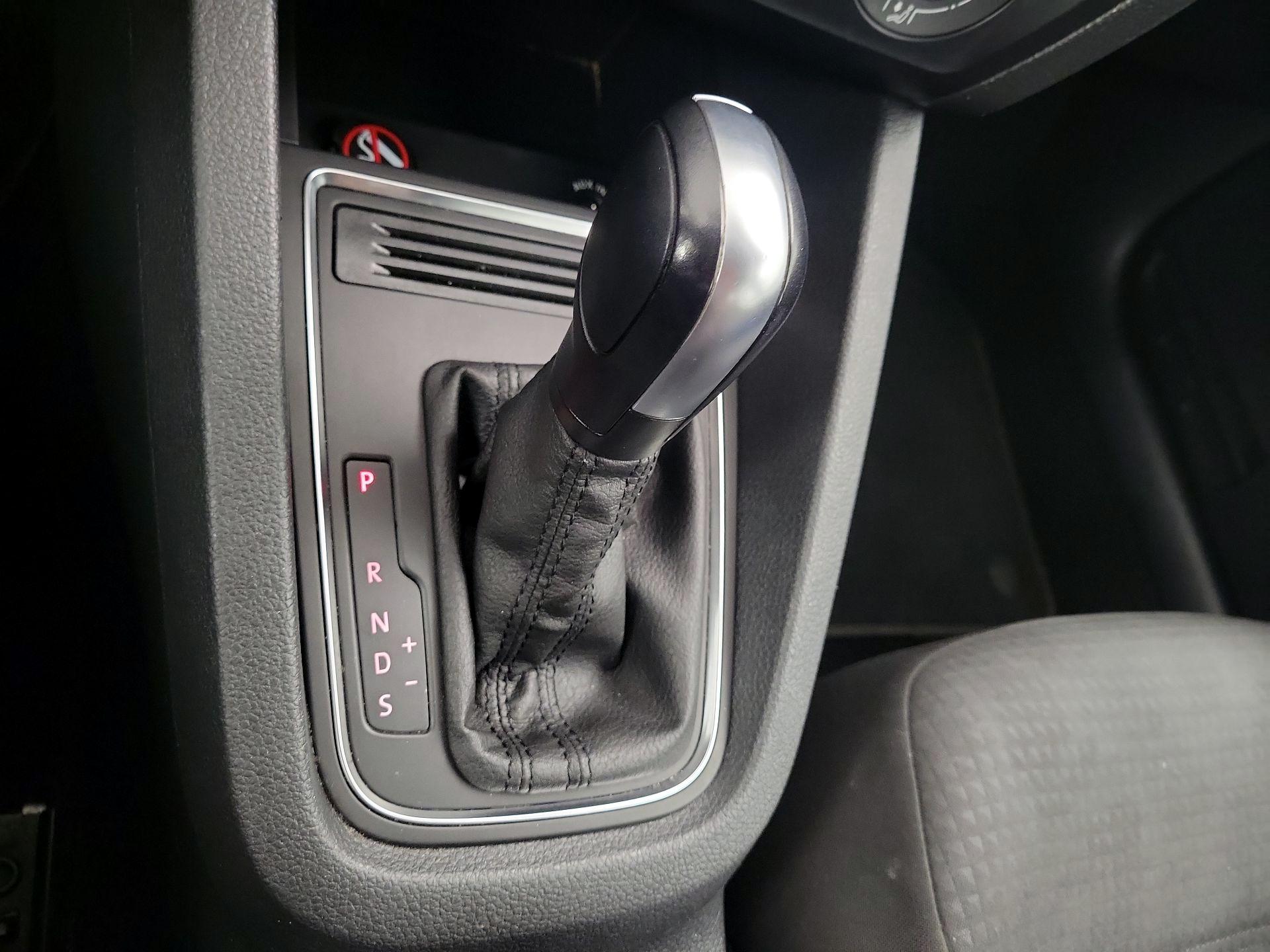 Thumbnail: 2015 Volkswagen Jetta - 16
