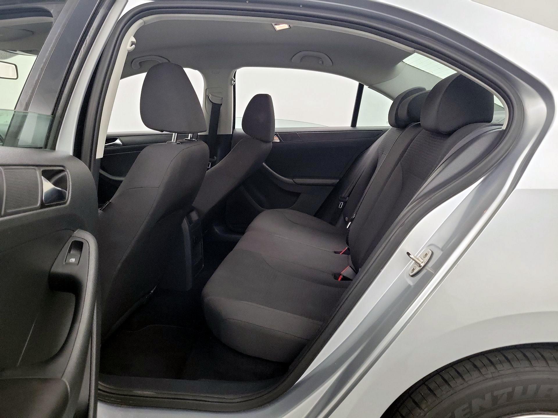 Thumbnail: 2015 Volkswagen Jetta - 18