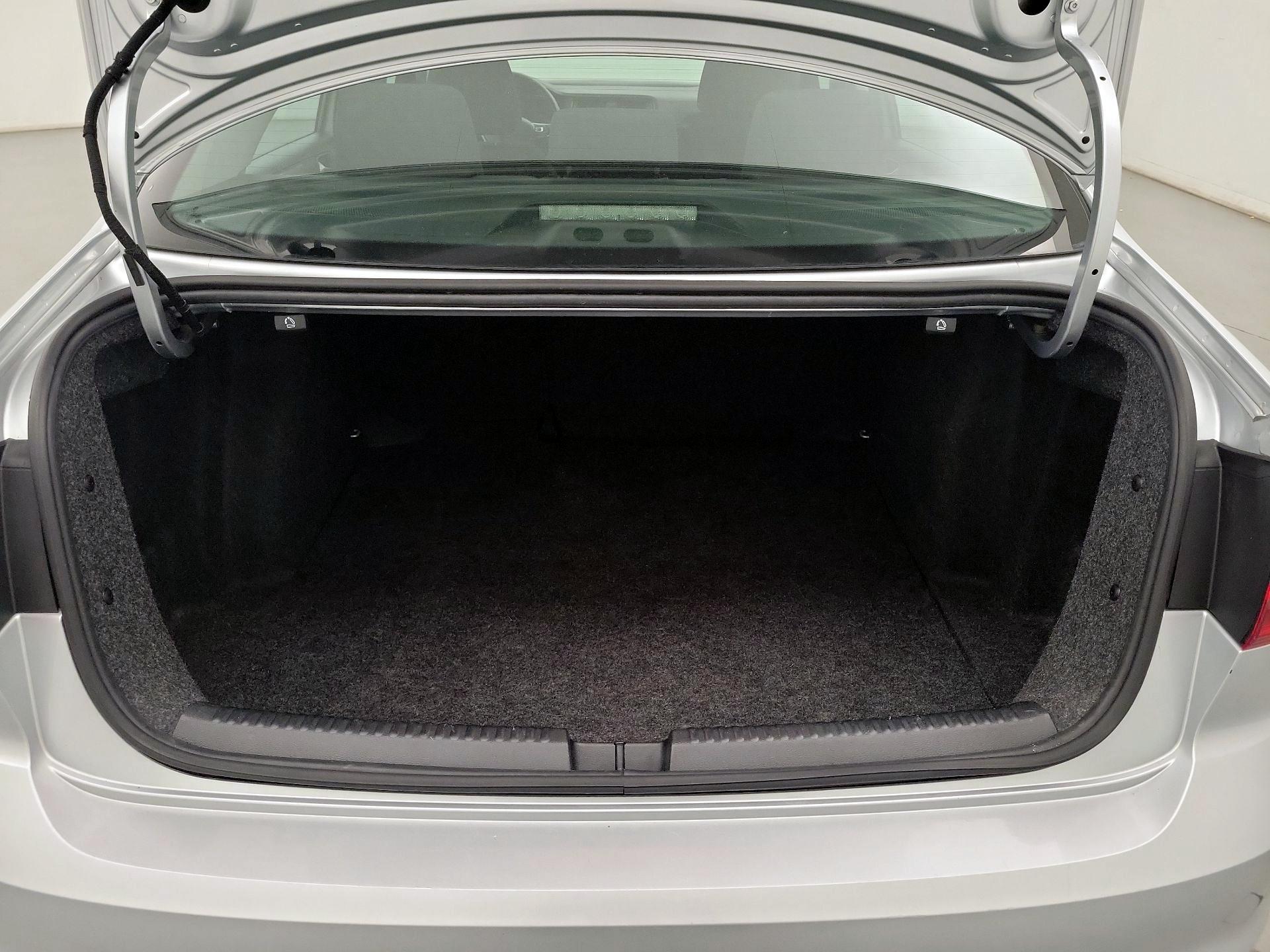Thumbnail: 2015 Volkswagen Jetta - 19