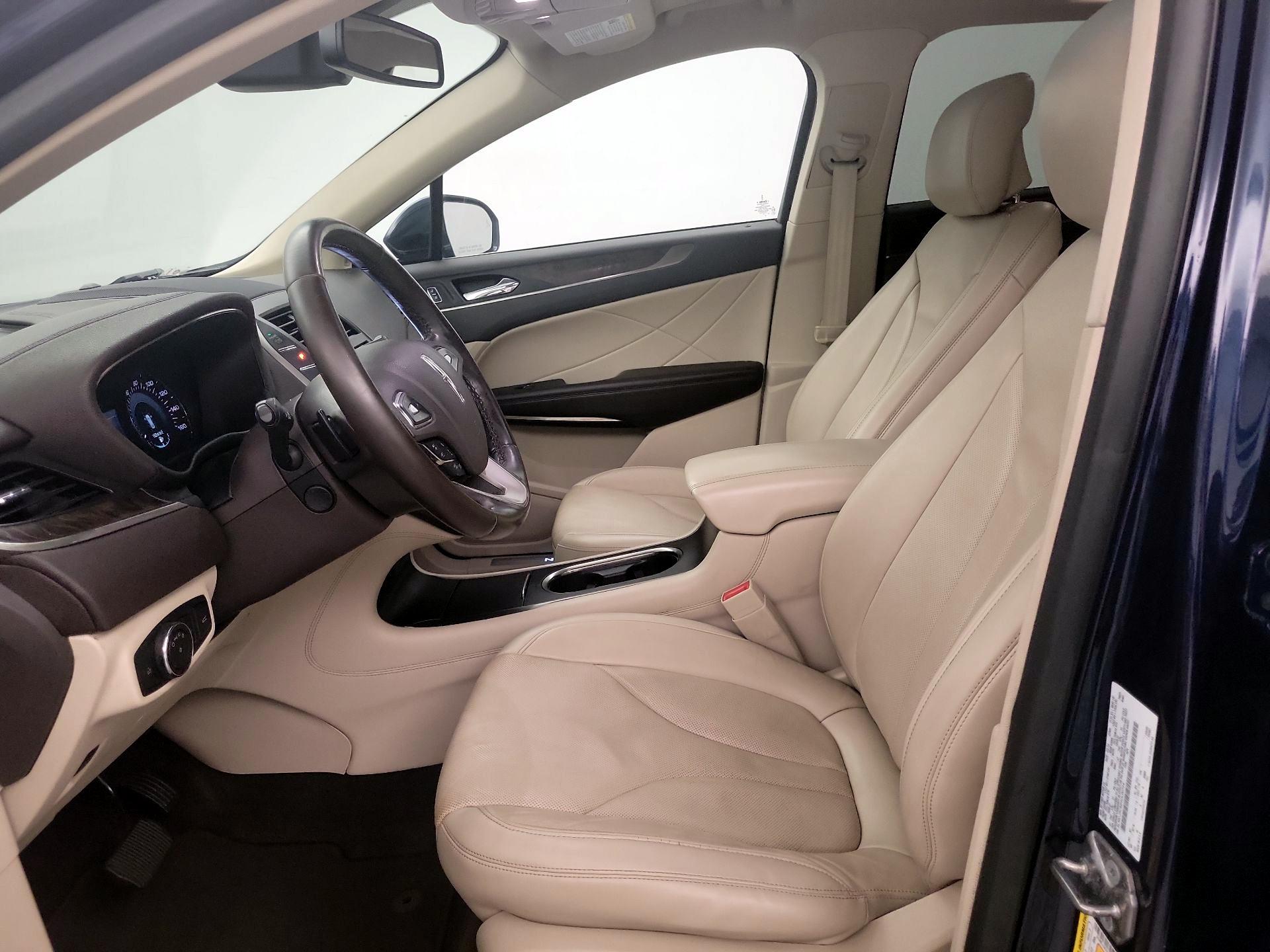 Thumbnail: 2017 Lincoln MKC - 11