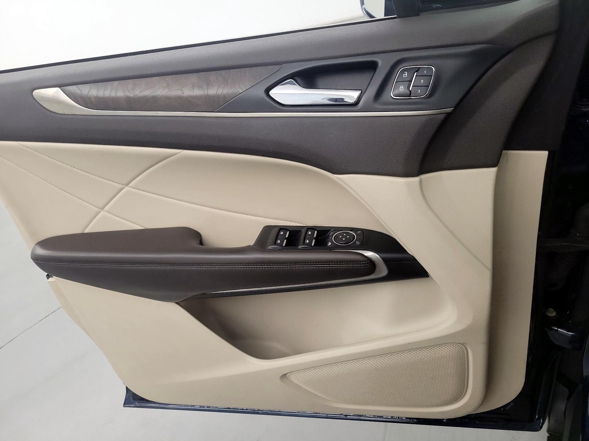 Thumbnail: 2017 Lincoln MKC - 12