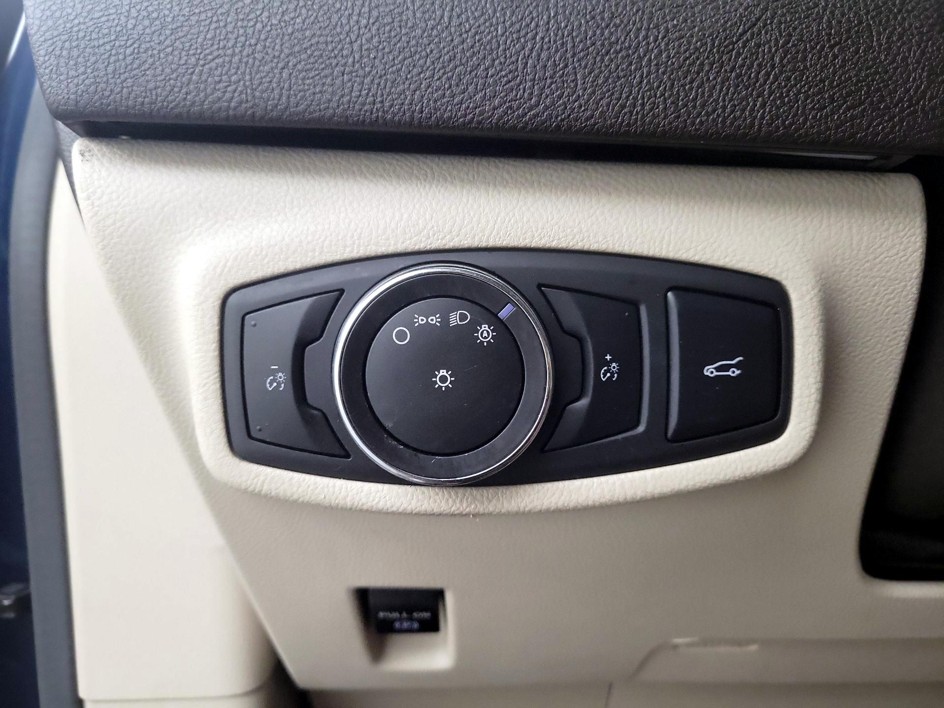 Thumbnail: 2017 Lincoln MKC - 13