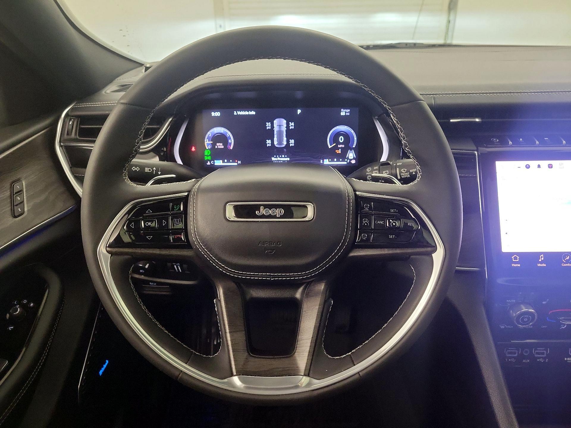 Thumbnail: 2023 Jeep Grand Cherokee - 10