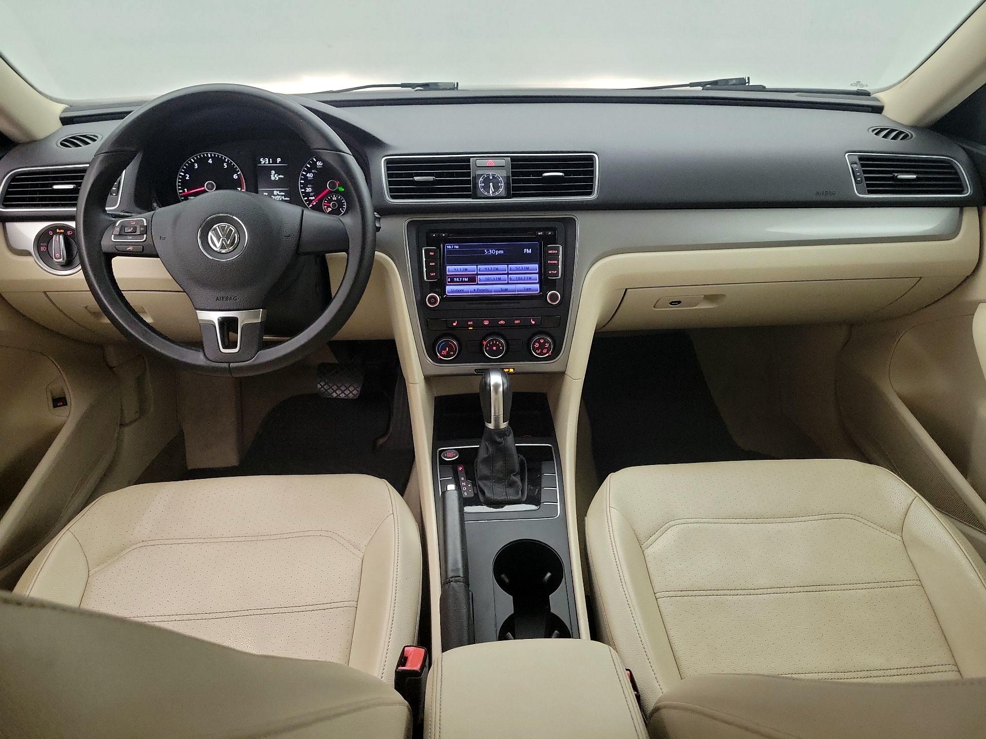 Thumbnail: 2015 Volkswagen Passat - 9
