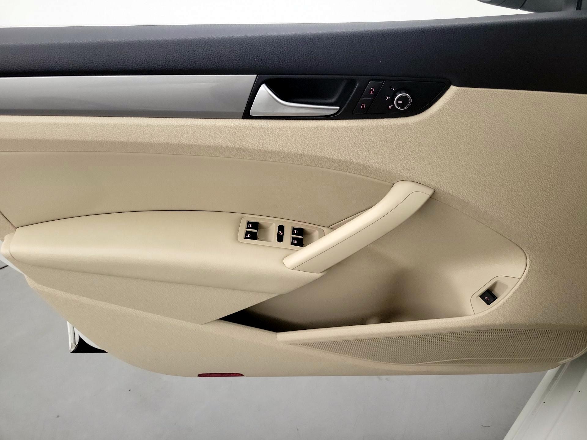 Thumbnail: 2015 Volkswagen Passat - 12