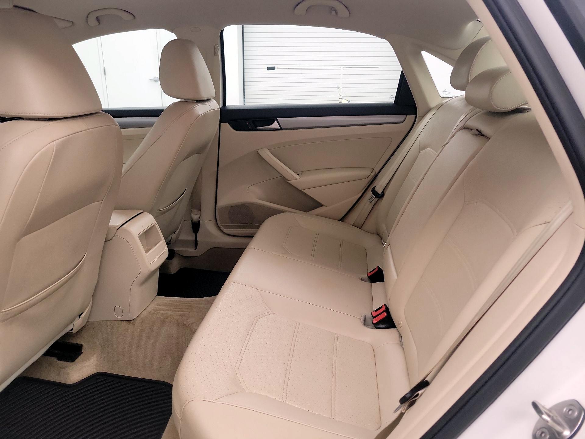 Thumbnail: 2015 Volkswagen Passat - 19