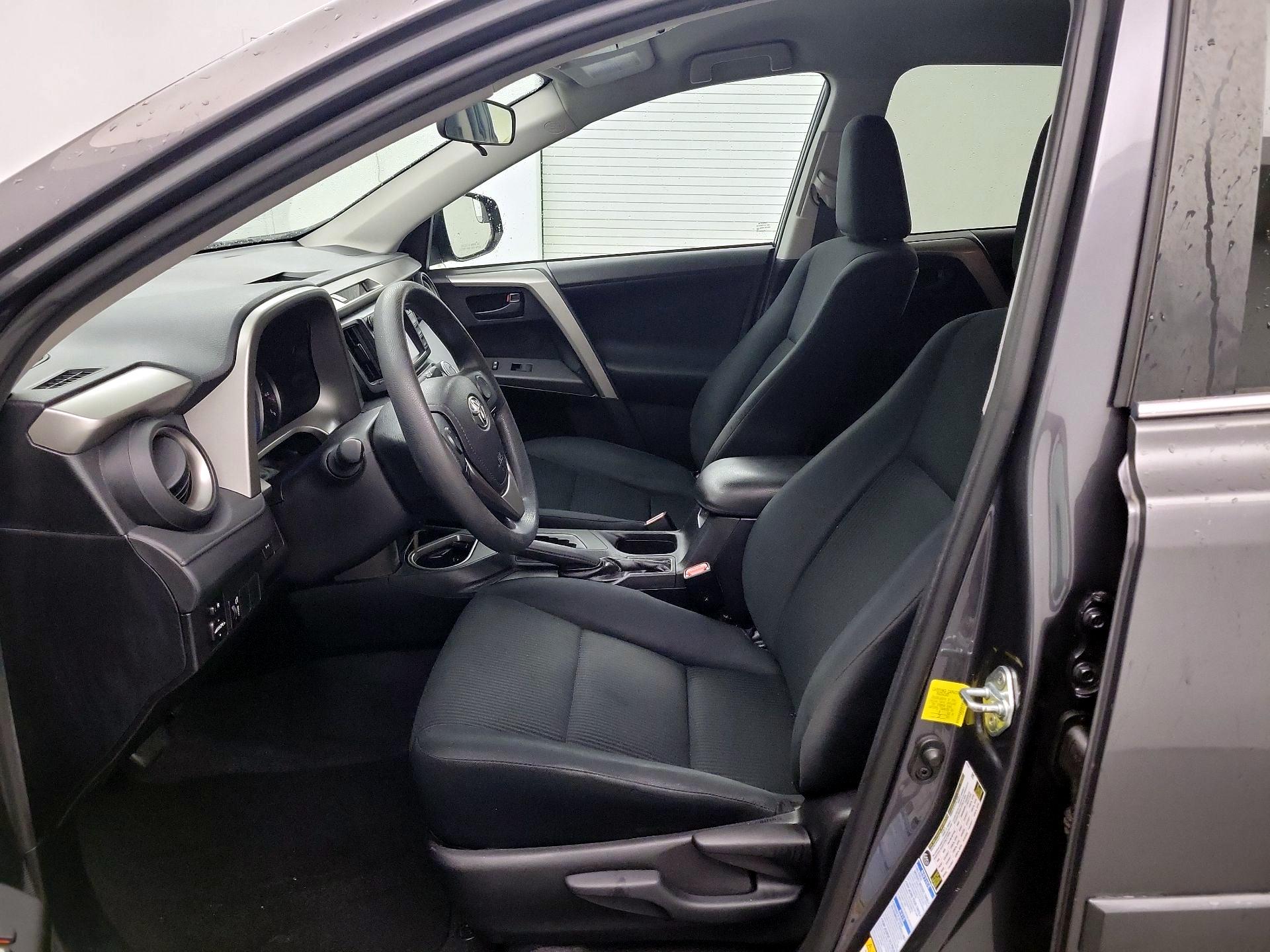 Thumbnail: 2016 Toyota RAV4 - 11