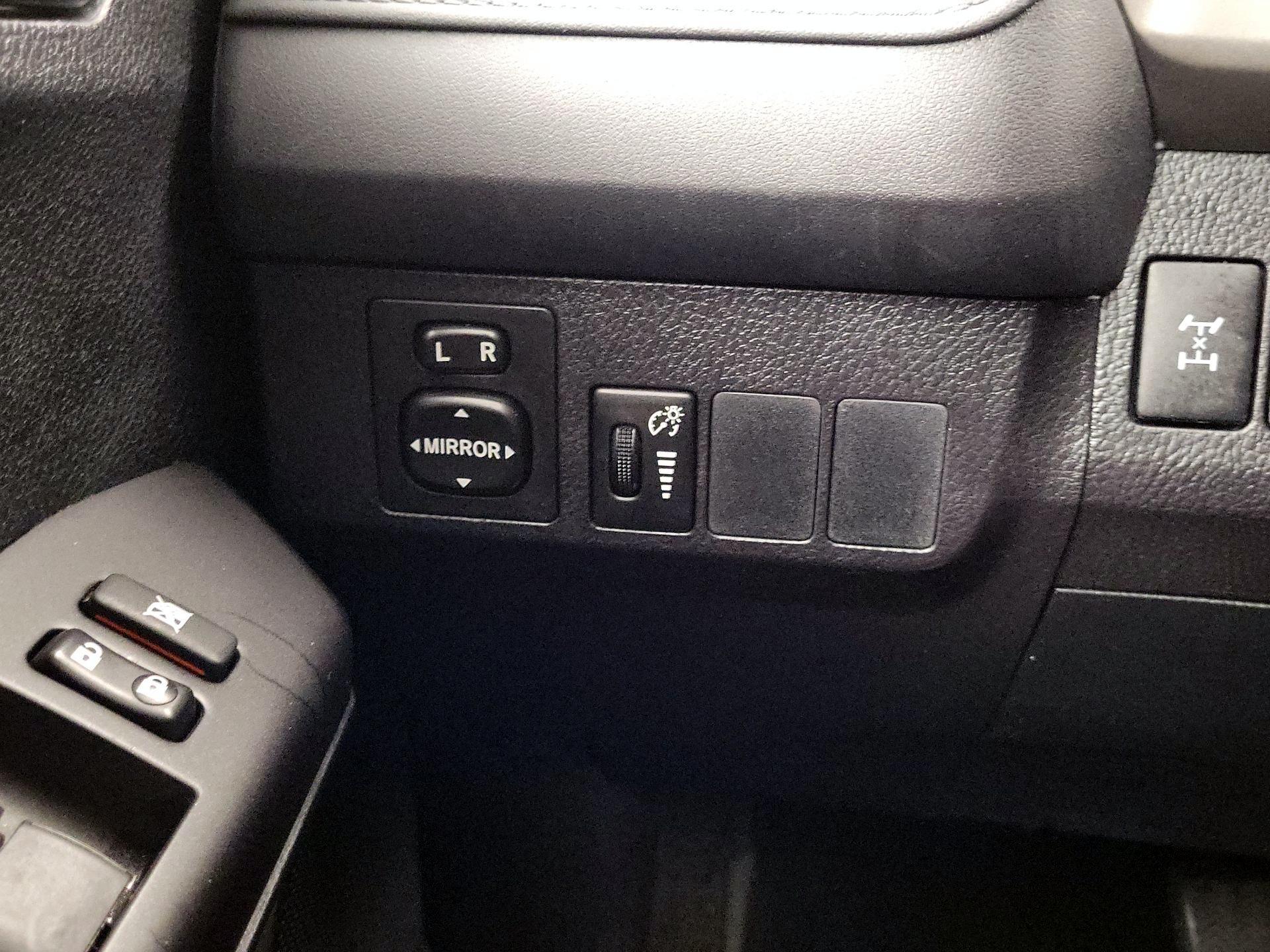 Thumbnail: 2016 Toyota RAV4 - 13