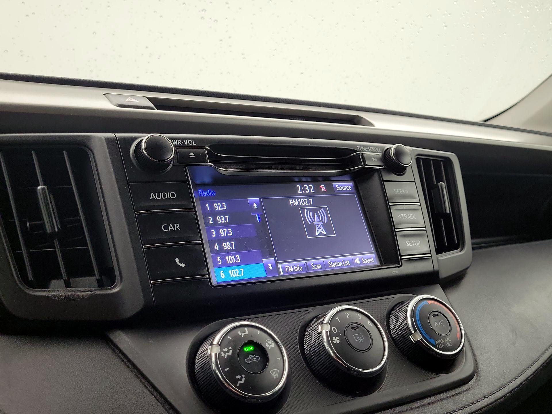 Thumbnail: 2016 Toyota RAV4 - 15