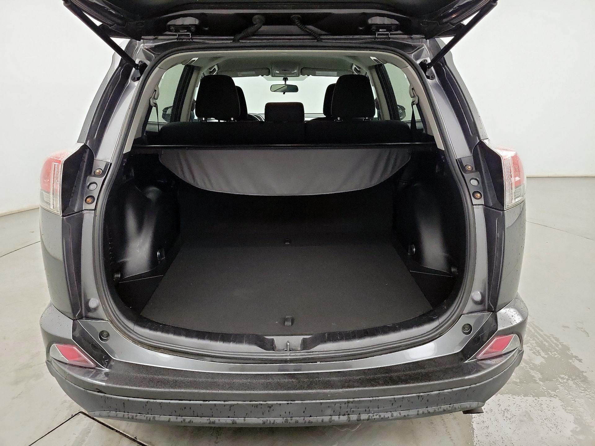 Thumbnail: 2016 Toyota RAV4 - 20