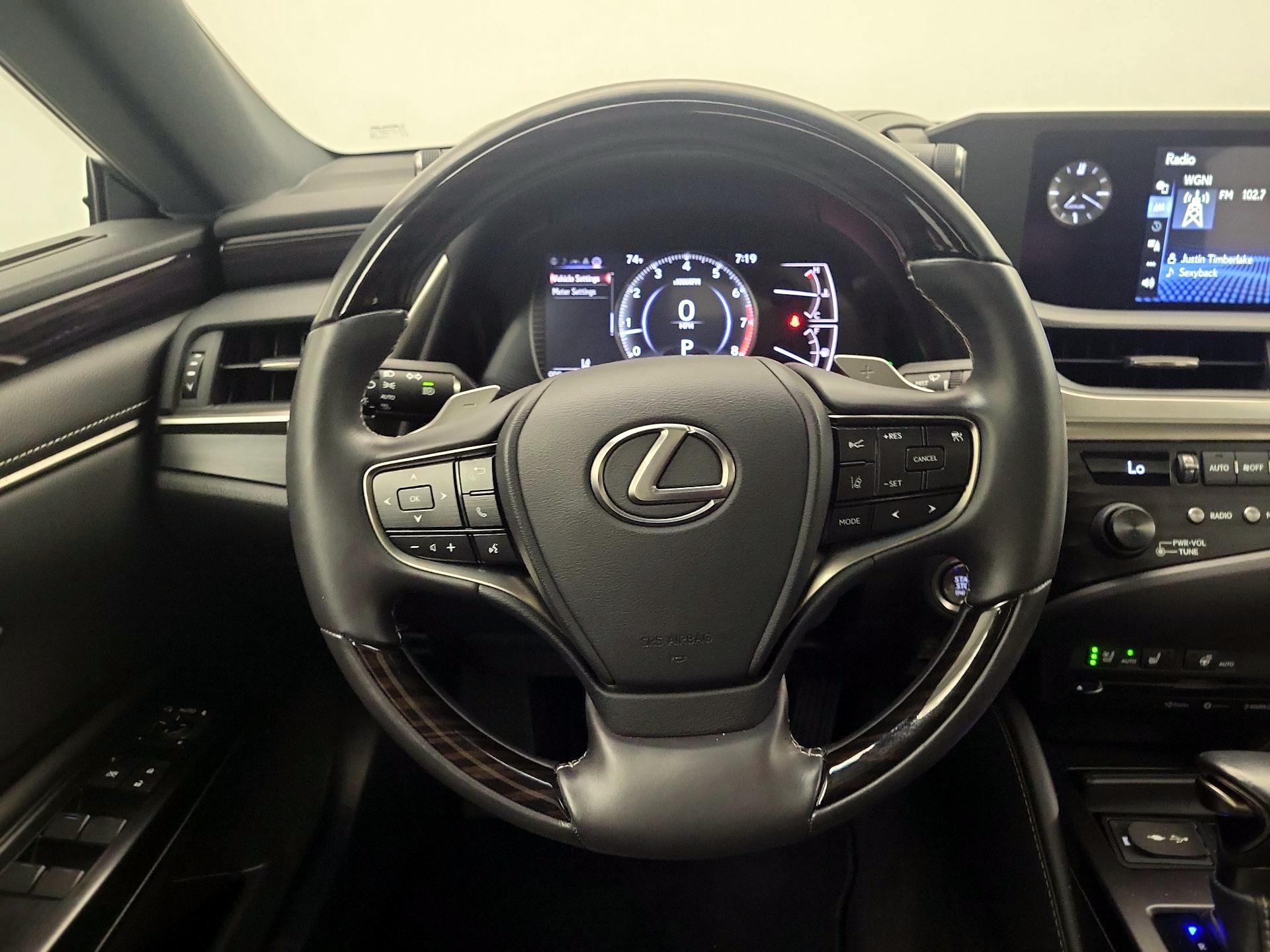 Thumbnail: 2020 Lexus ES - 10