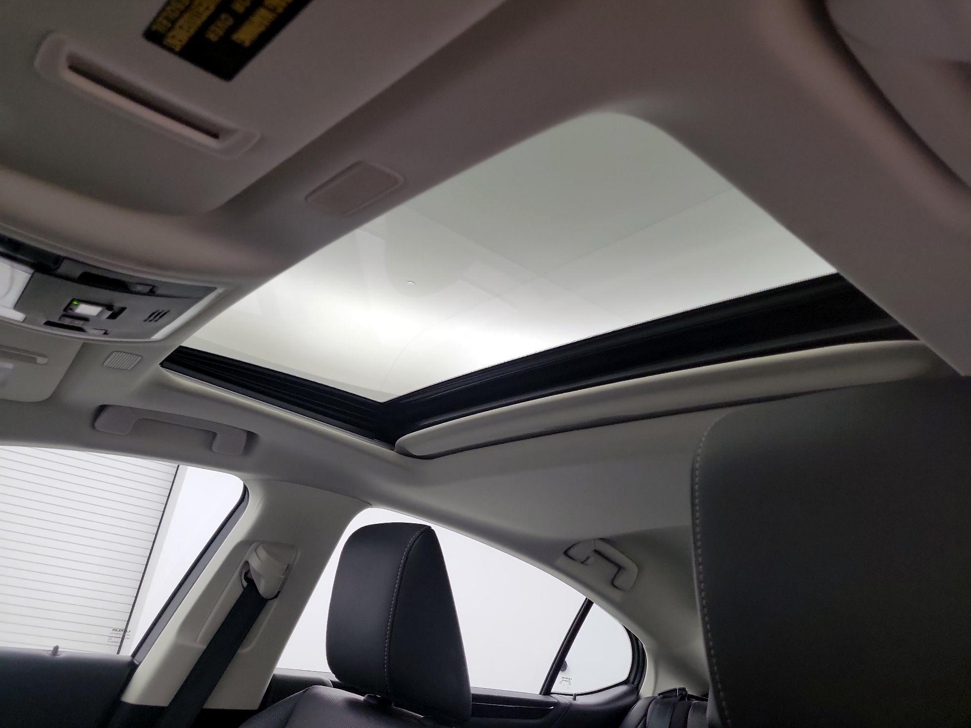 Thumbnail: 2020 Lexus ES - 19