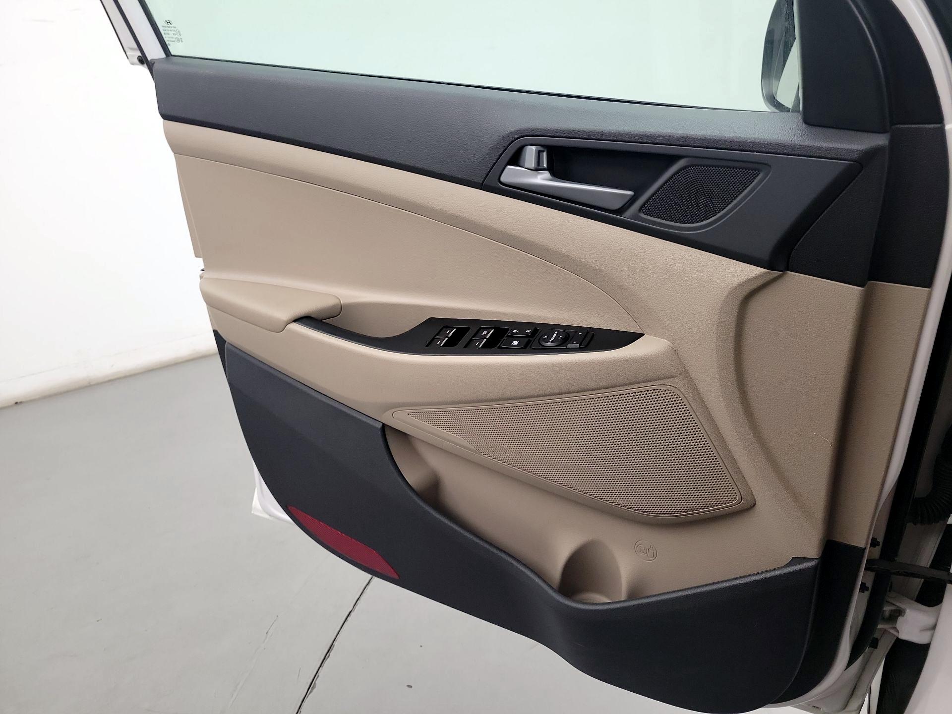 Thumbnail: 2016 Hyundai Tucson - 10