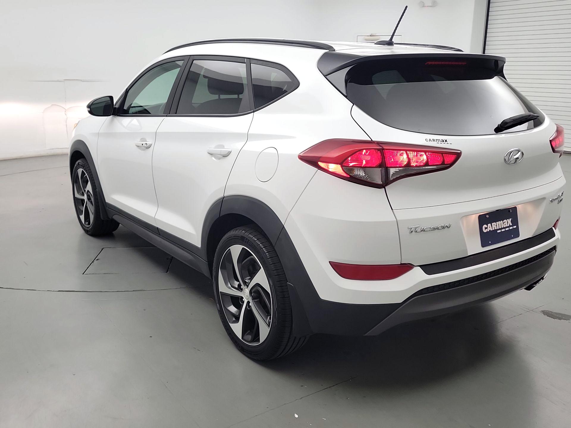 Thumbnail: 2016 Hyundai Tucson - 7
