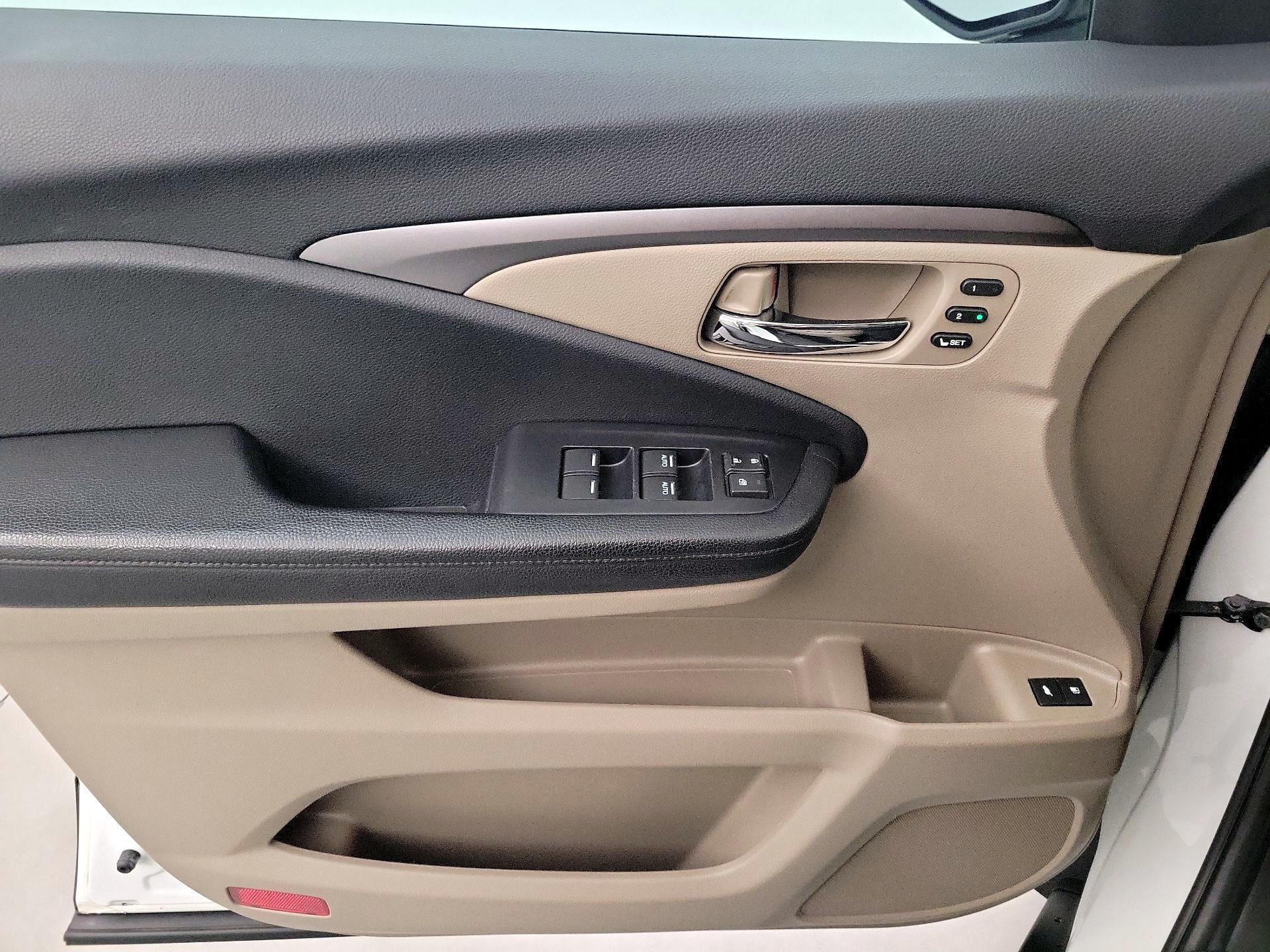 Thumbnail: 2020 Honda Pilot - 10