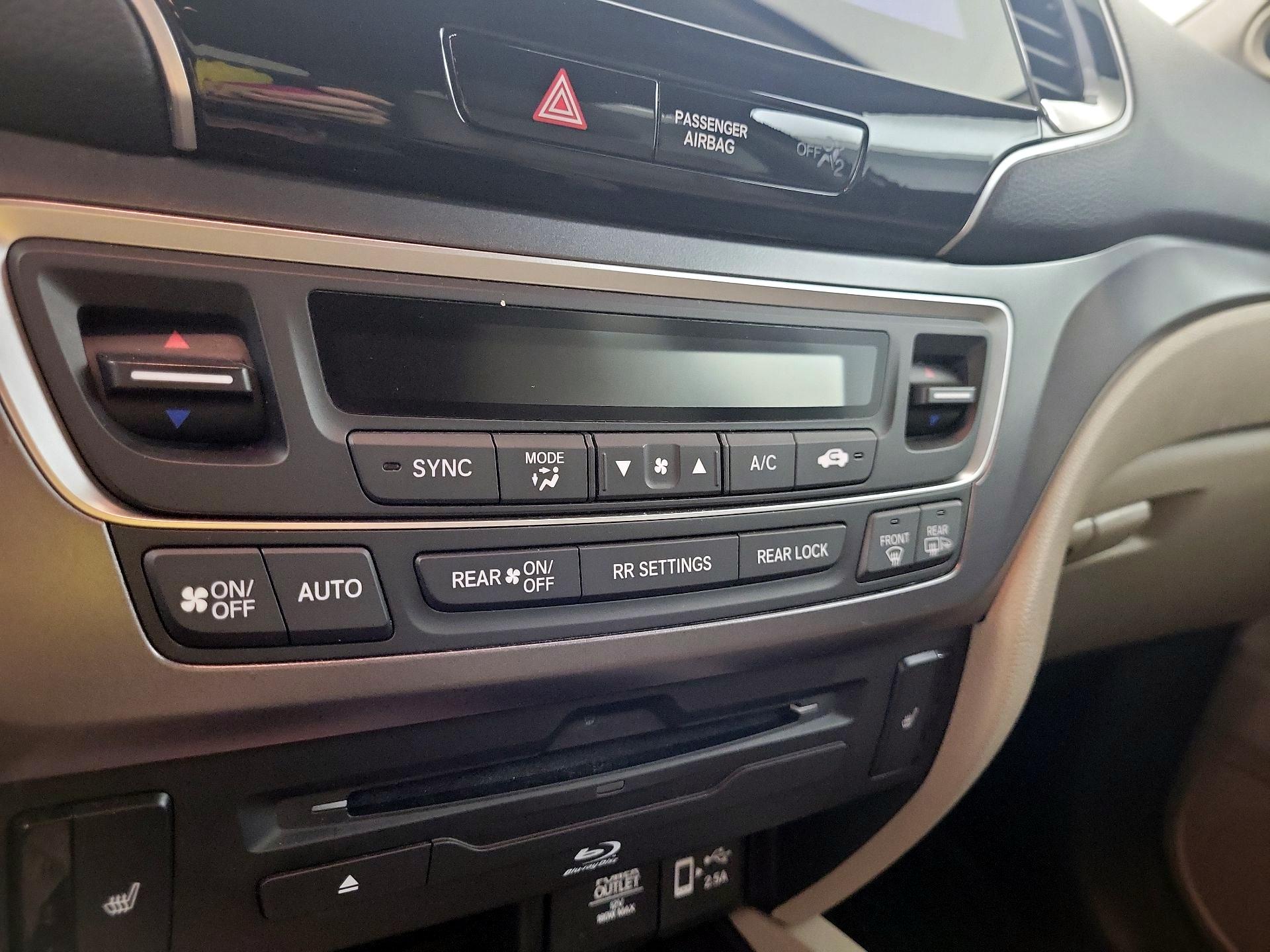 Thumbnail: 2020 Honda Pilot - 15