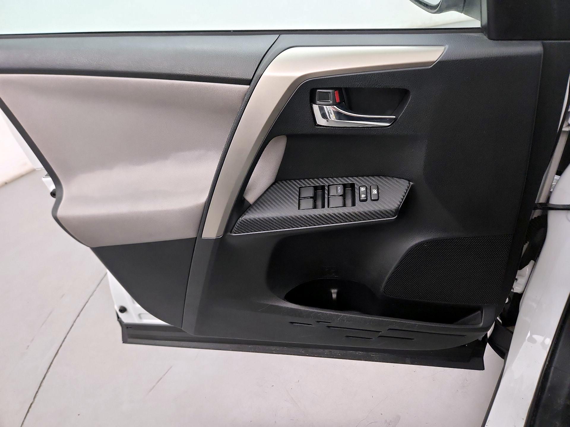 Thumbnail: 2014 Toyota RAV4 - 10