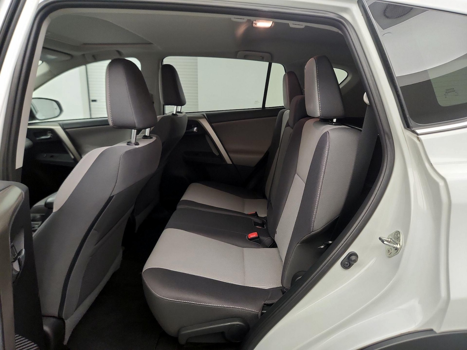 2014 Toyota RAV4 XLE - Photo 18