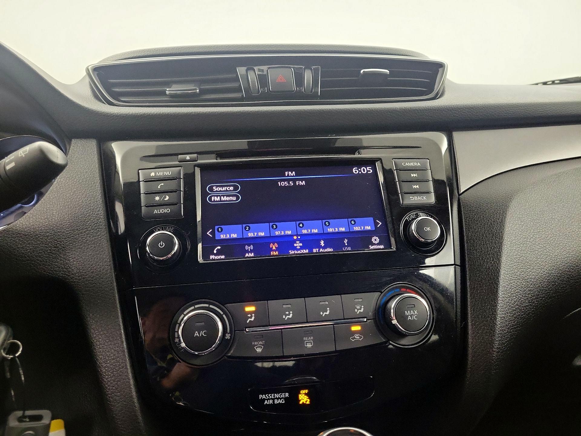 Thumbnail: 2021 Nissan Rogue Sport - 12