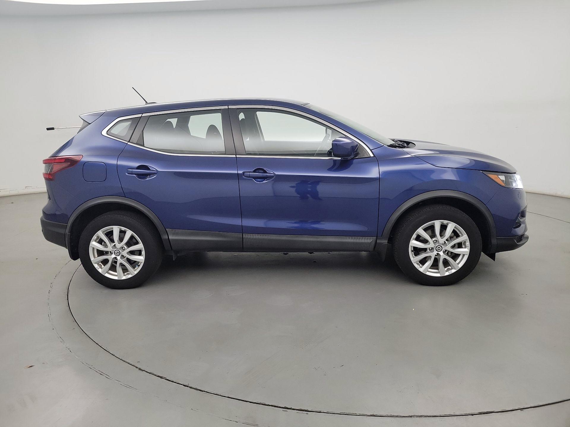 Thumbnail: 2021 Nissan Rogue Sport - 4