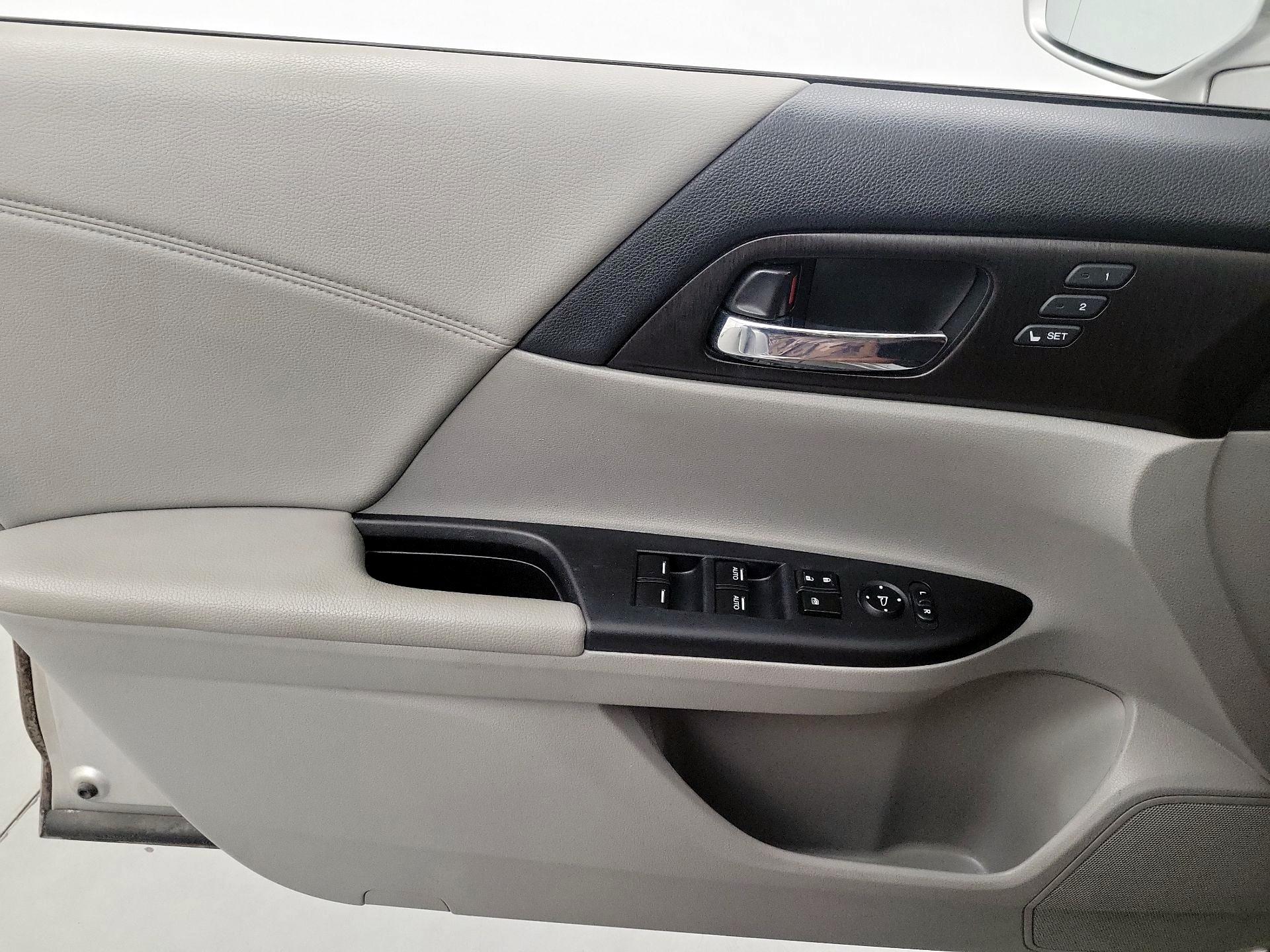 Thumbnail: 2015 Honda Accord - 10