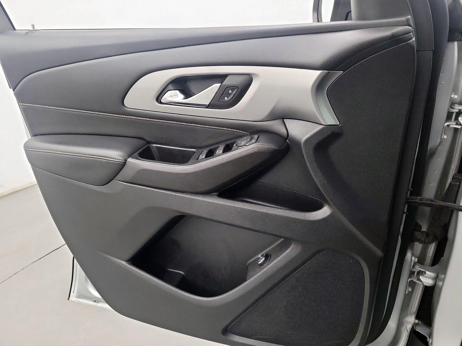Thumbnail: 2021 Chevrolet Traverse - 10