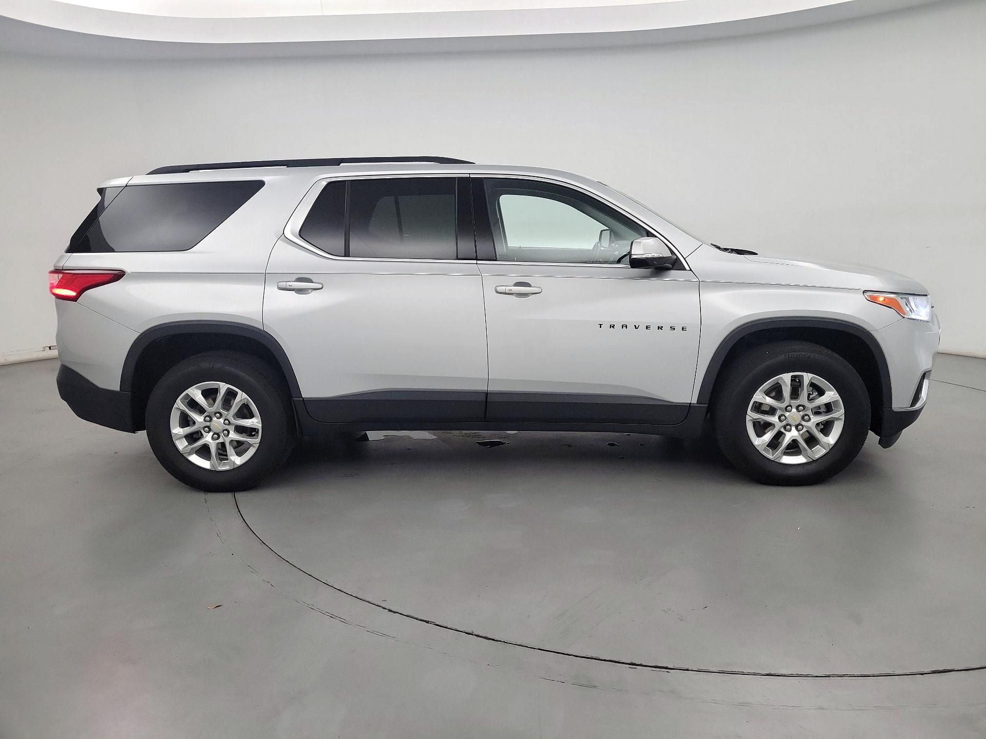 Thumbnail: 2021 Chevrolet Traverse - 4