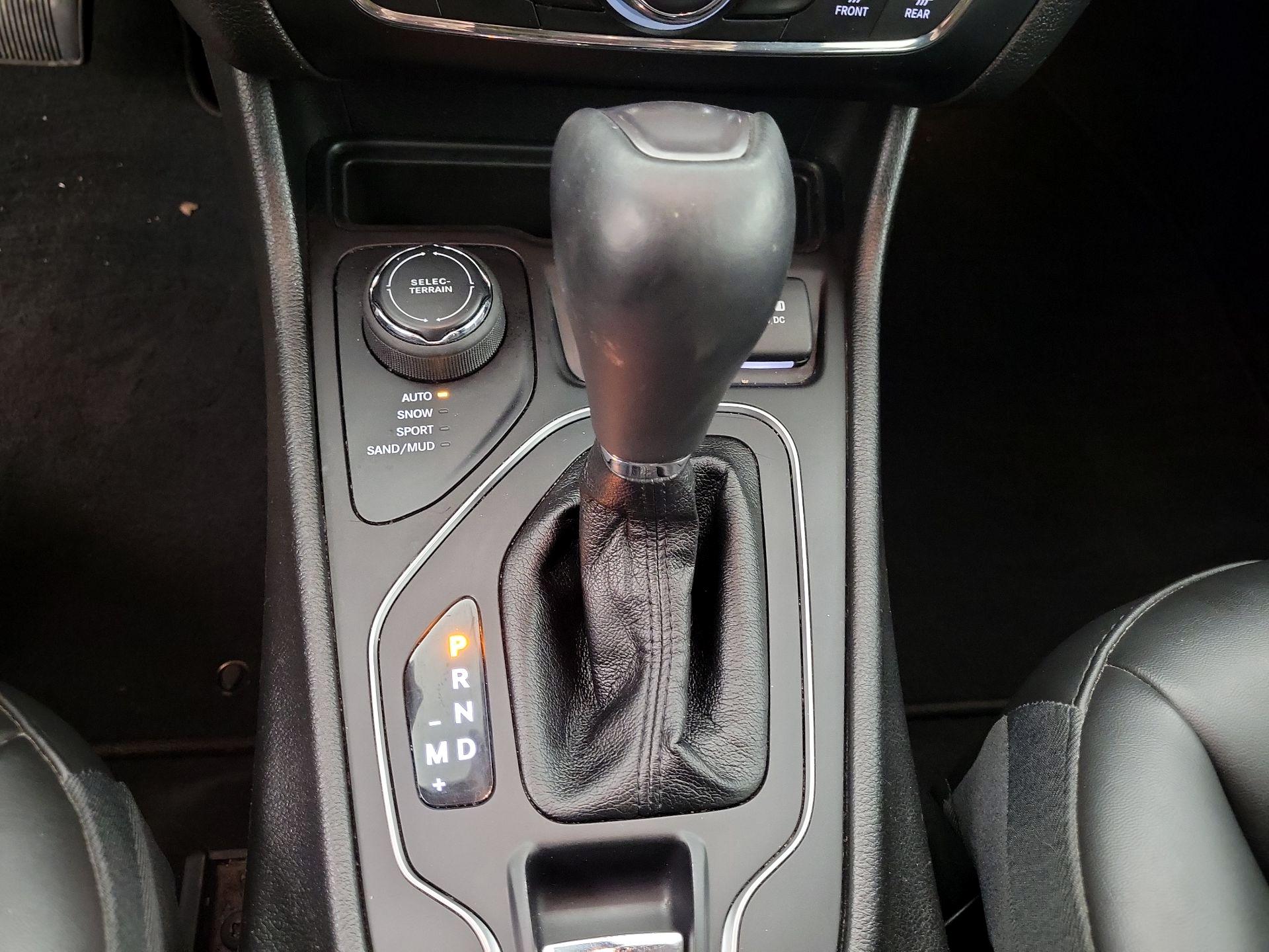 Thumbnail: 2021 Jeep Cherokee - 17