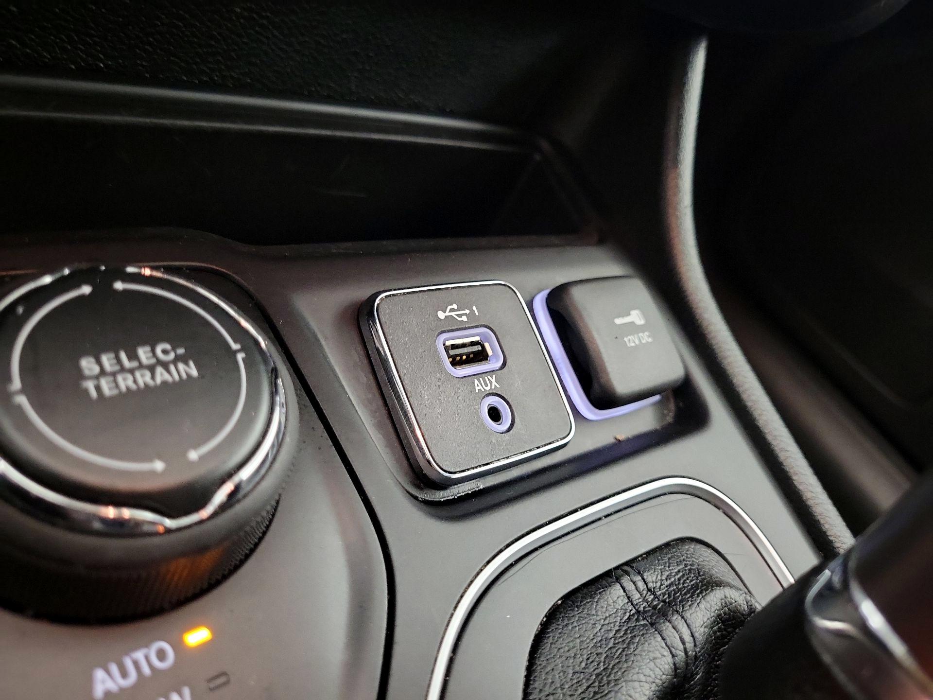 Thumbnail: 2021 Jeep Cherokee - 18