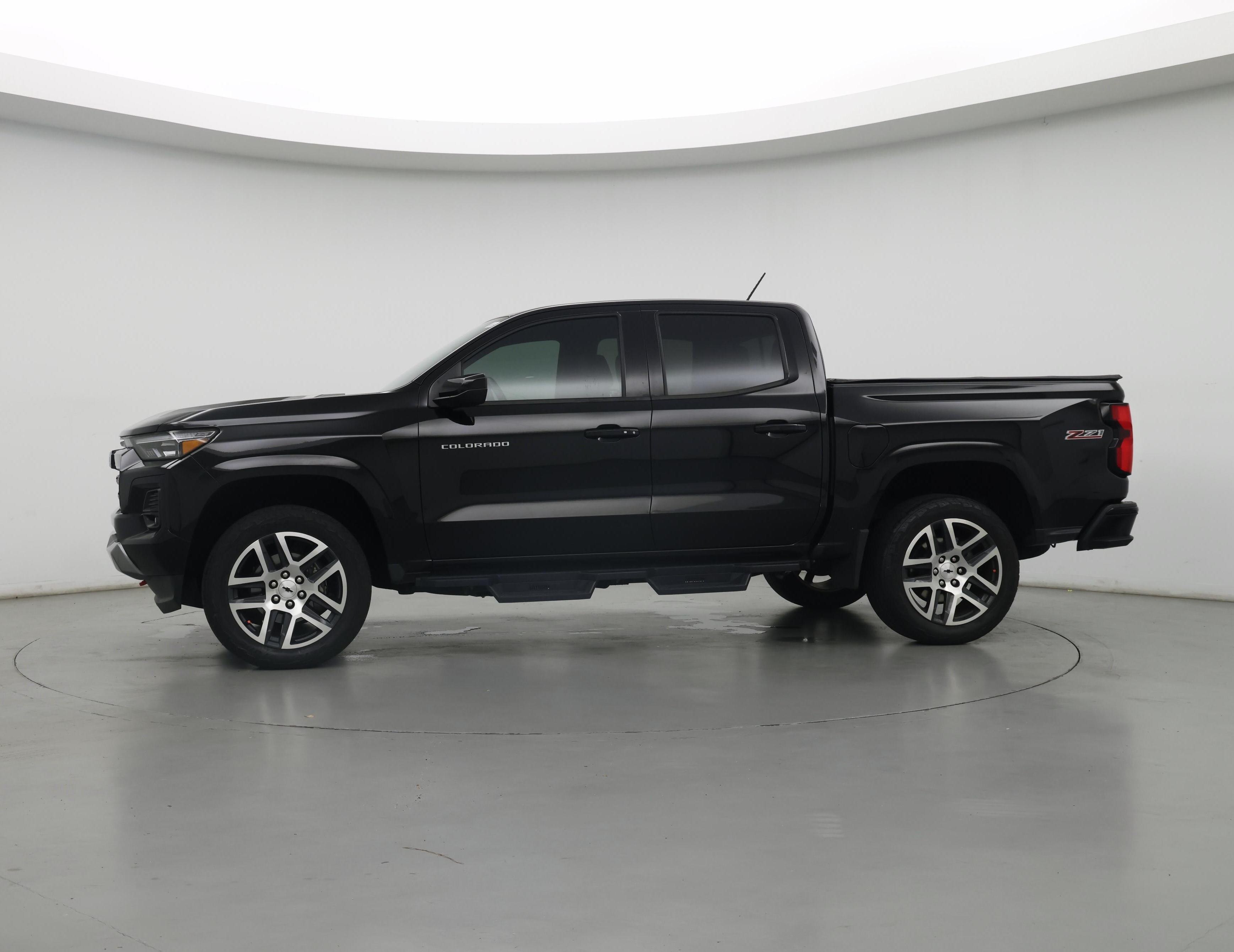 Thumbnail: 2023 Chevrolet Colorado - 3