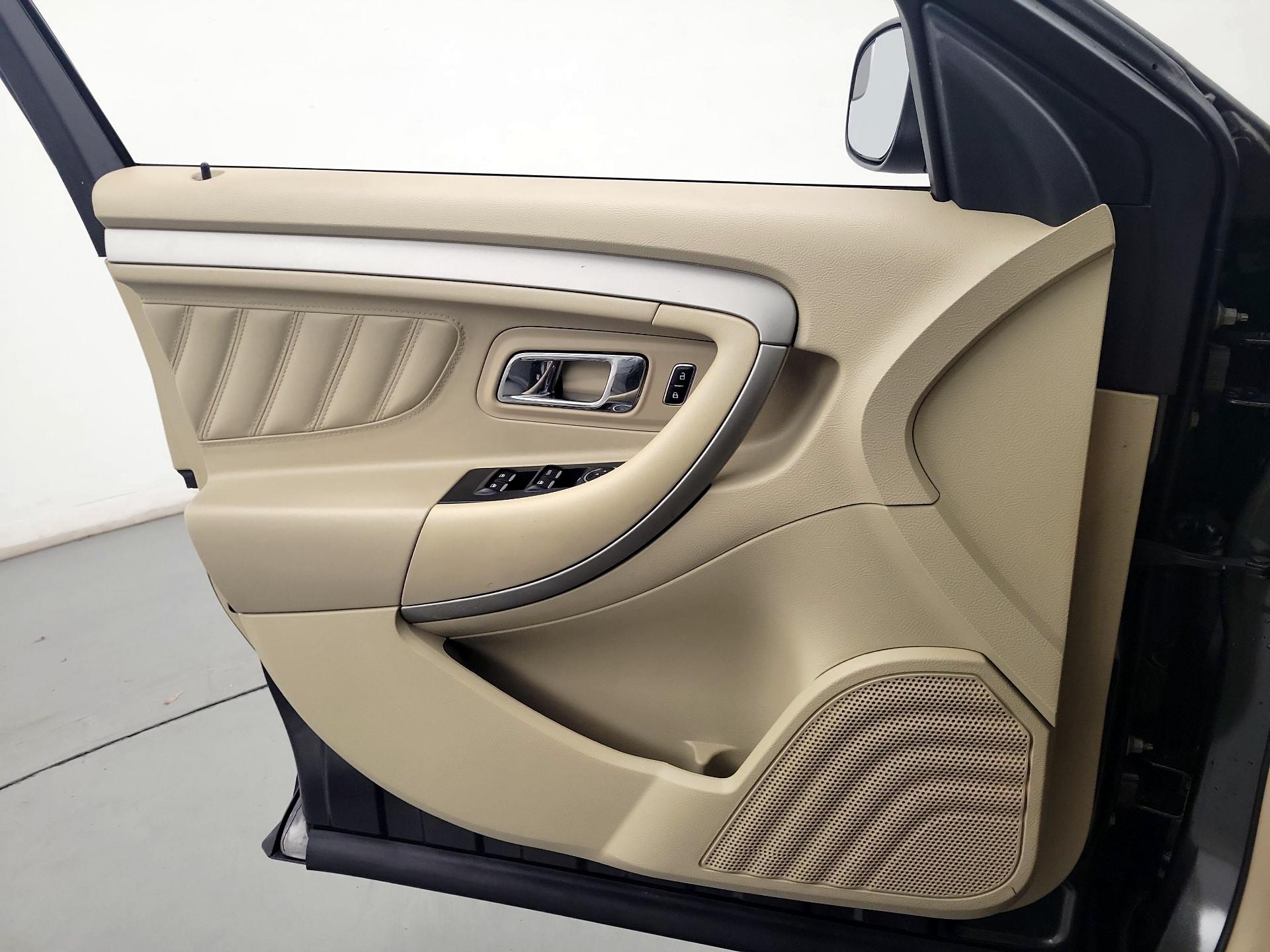 Thumbnail: 2018 Ford Taurus - 12