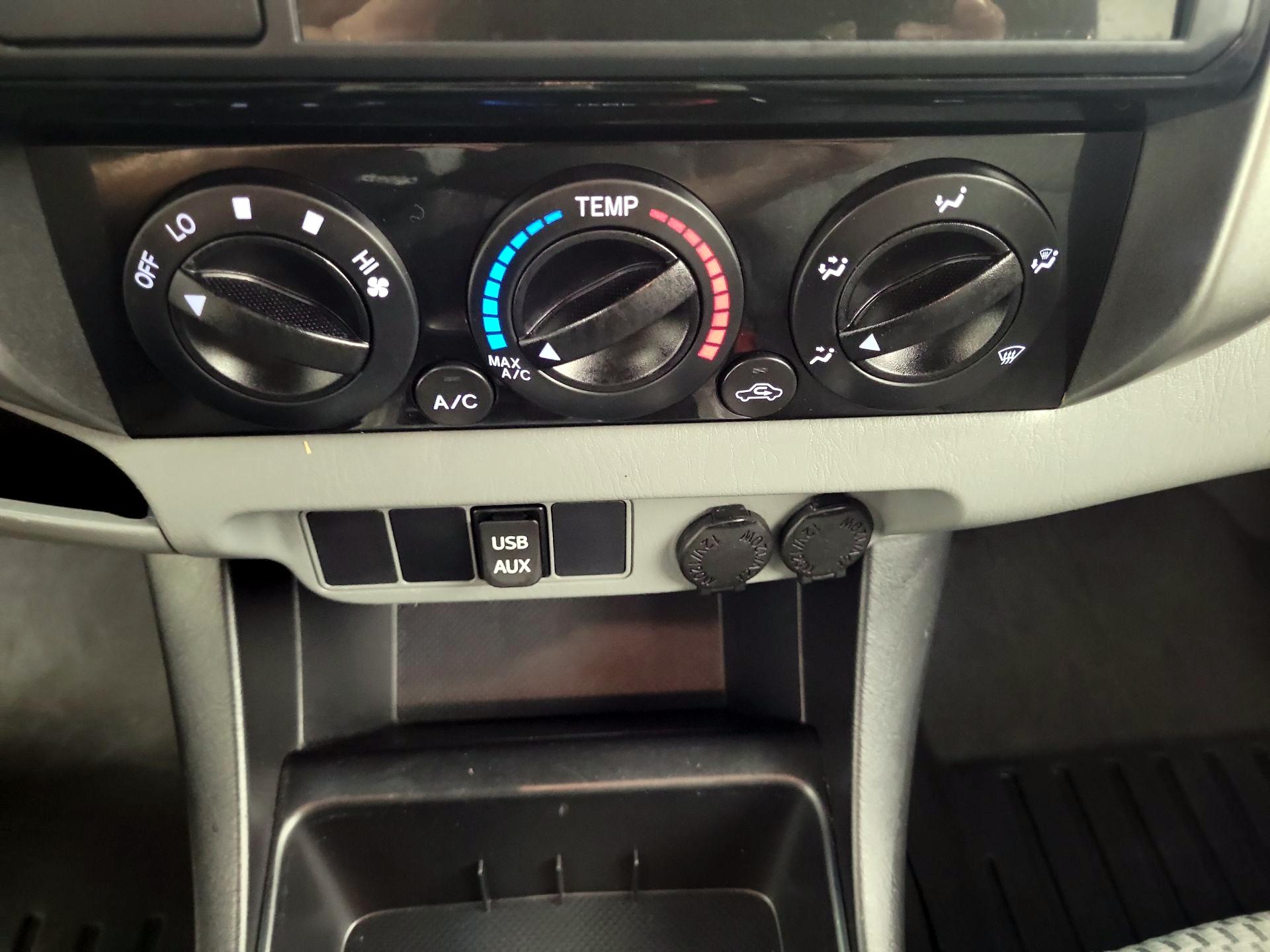 Thumbnail: 2015 Toyota Tacoma - 14