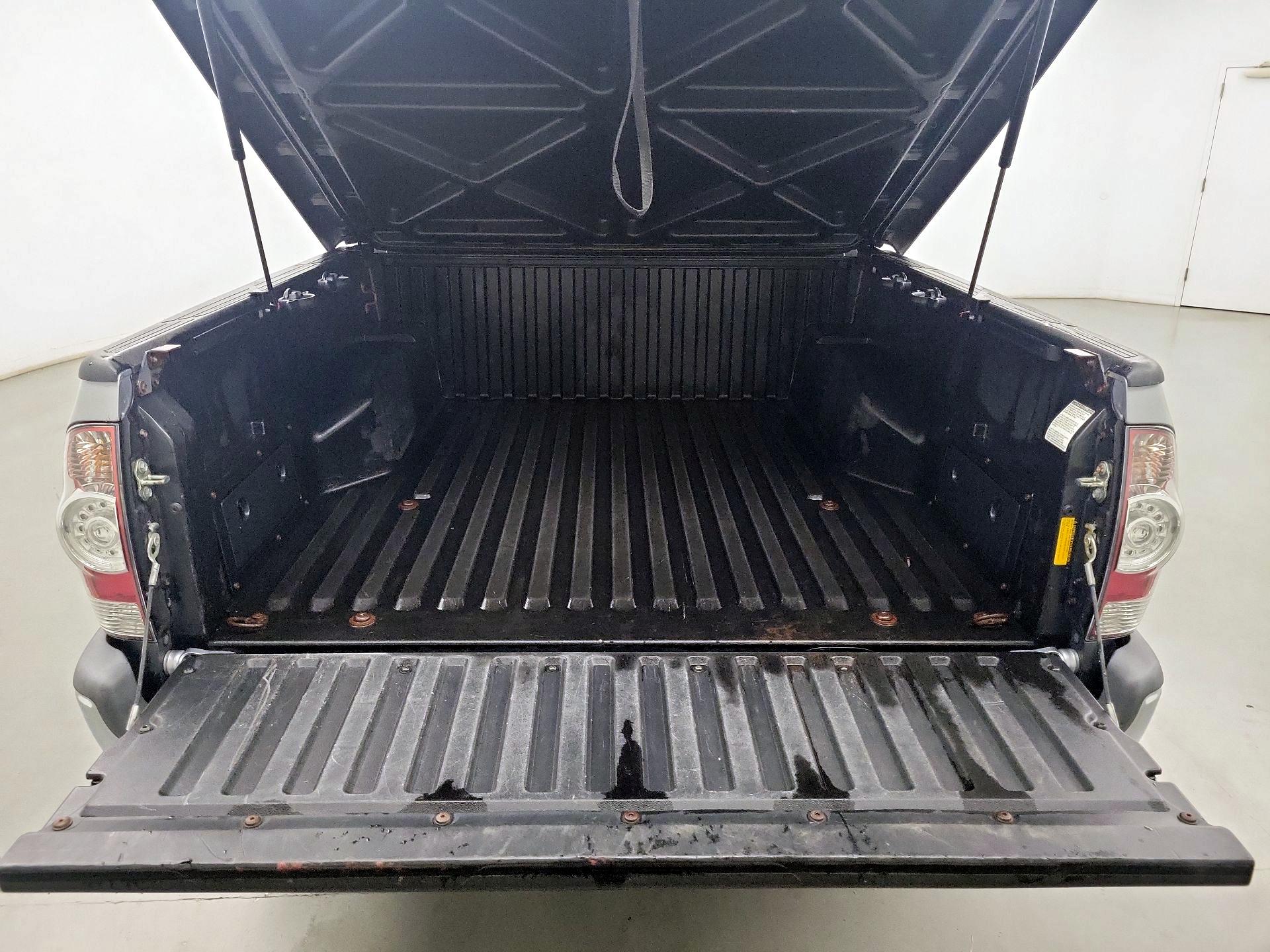 Thumbnail: 2015 Toyota Tacoma - 18