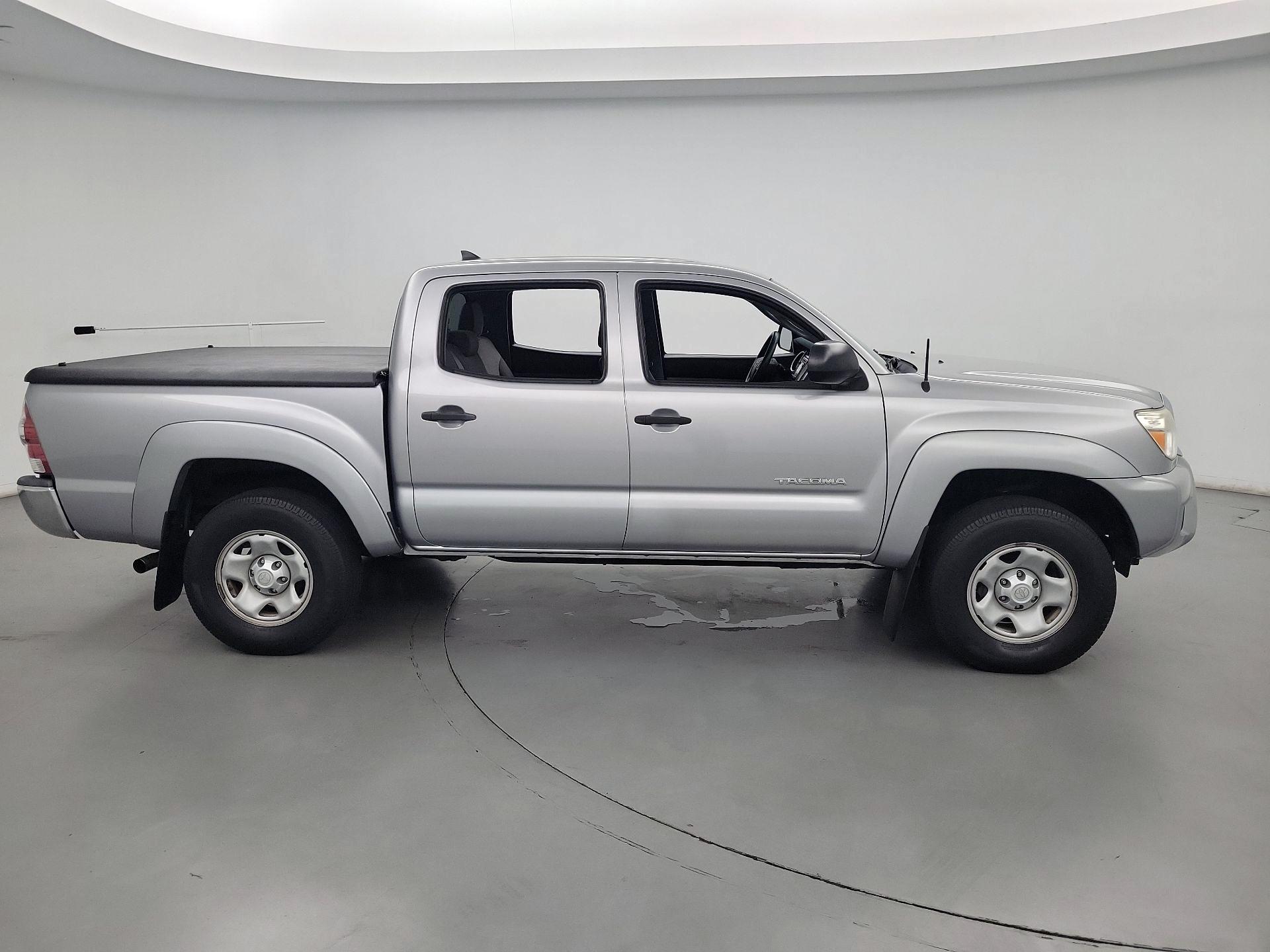 Thumbnail: 2015 Toyota Tacoma - 4