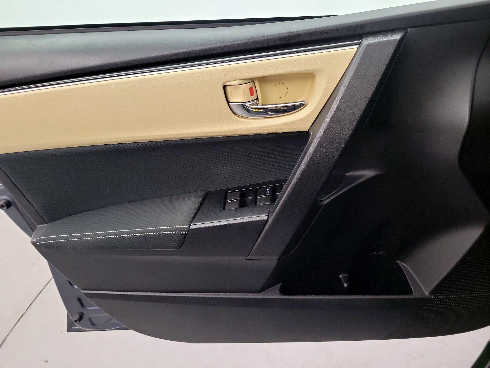 Thumbnail: 2017 Toyota Corolla - 10