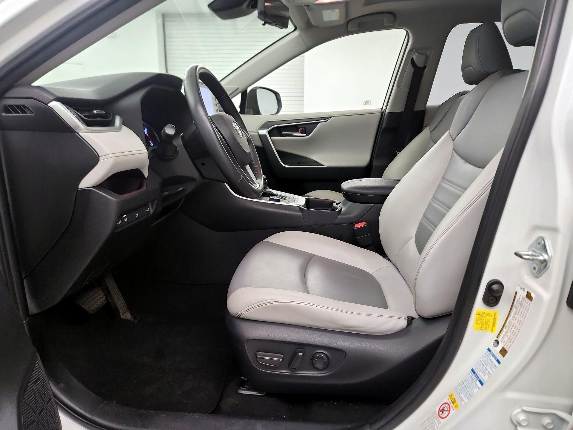 Thumbnail: 2019 Toyota RAV4 - 9