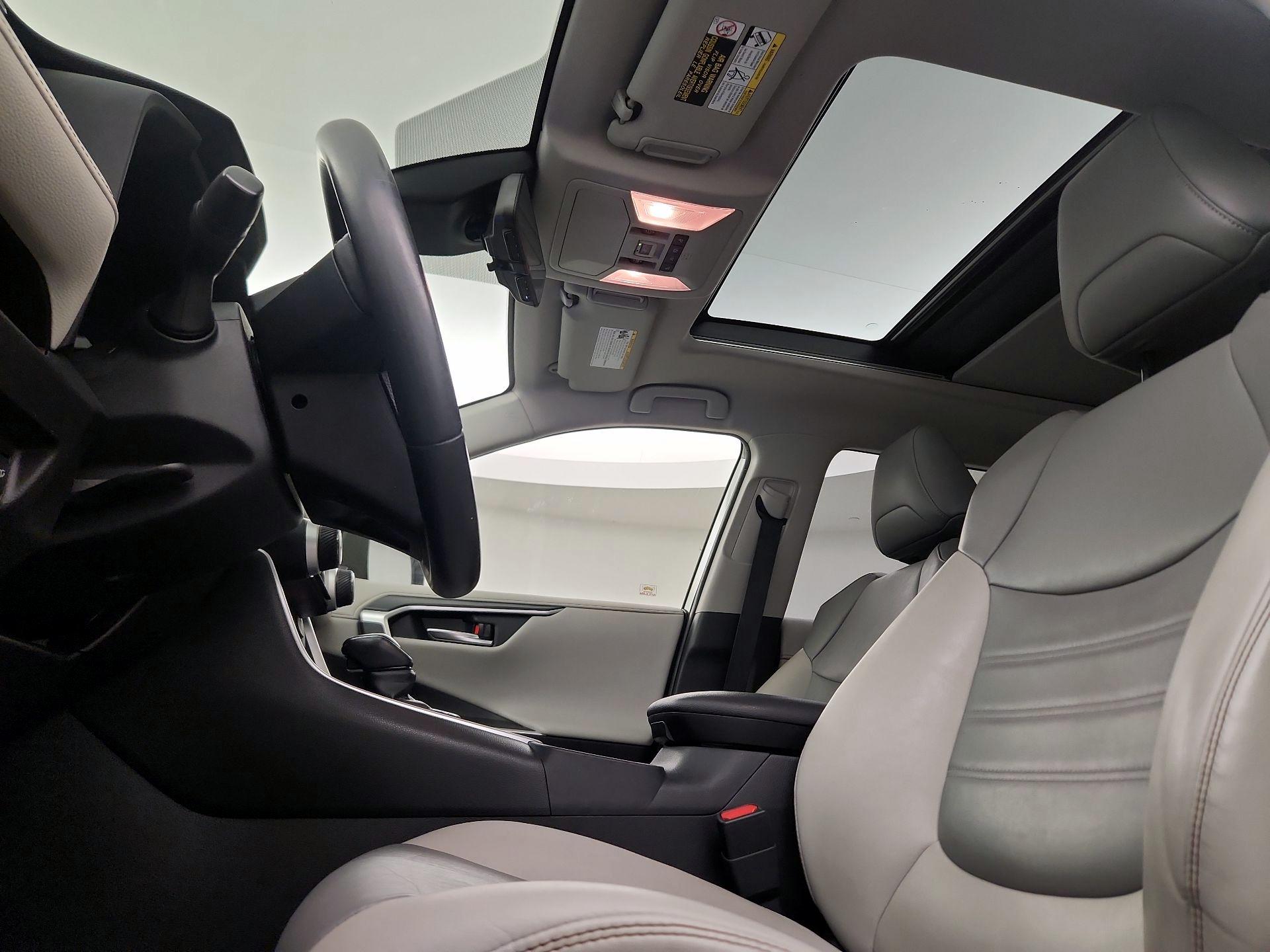 Thumbnail: 2019 Toyota RAV4 - 18