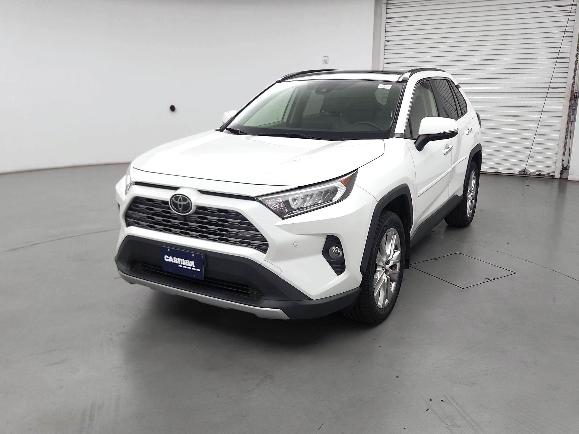 Thumbnail: 2019 Toyota RAV4 - 3