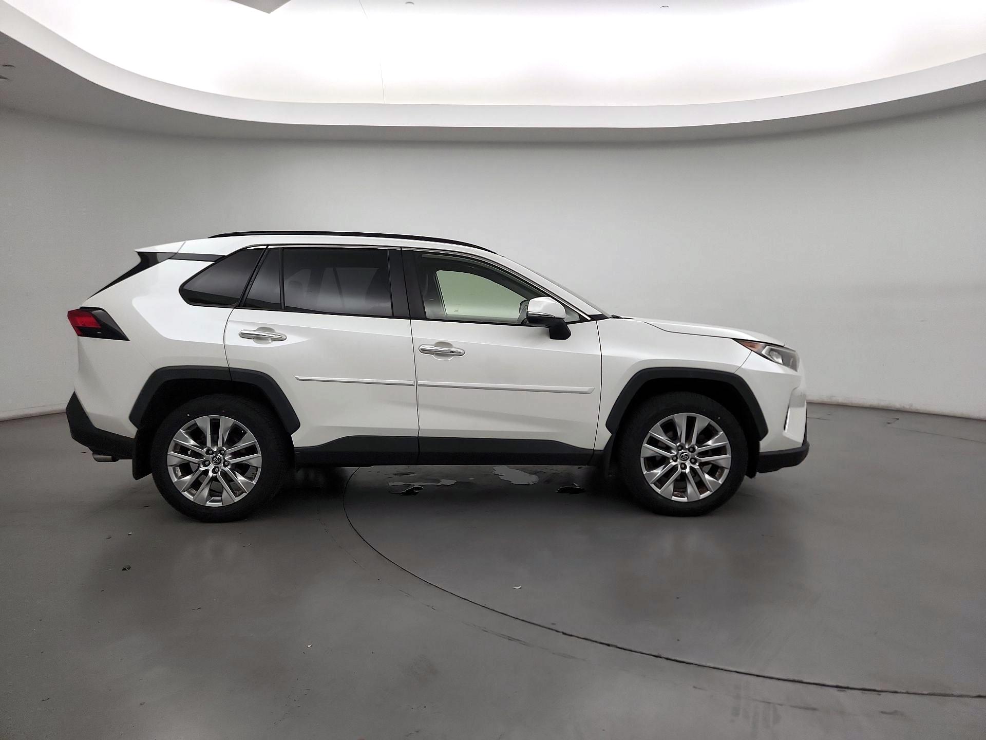 Thumbnail: 2019 Toyota RAV4 - 4