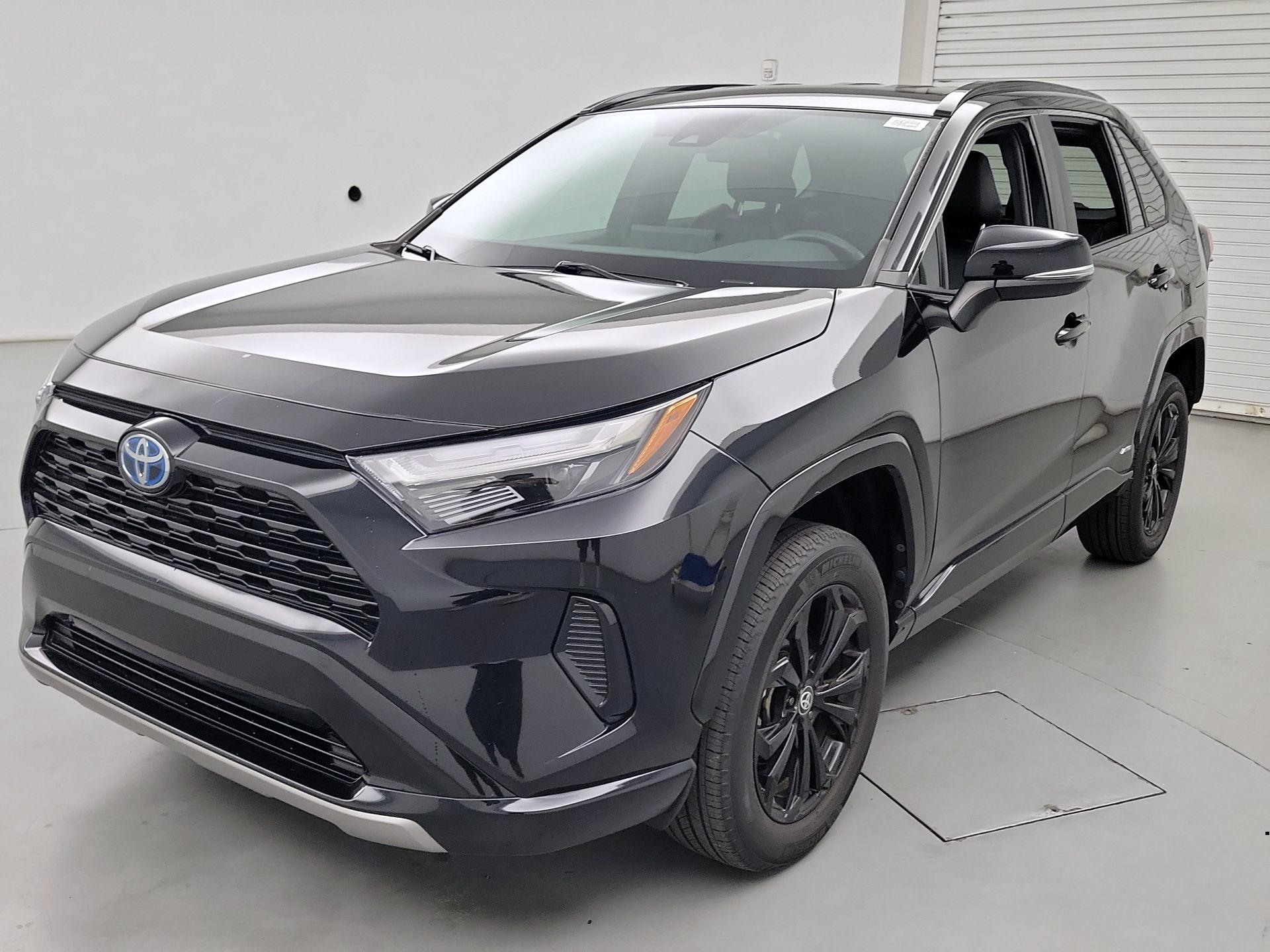 Thumbnail: 2022 Toyota RAV4 - 3
