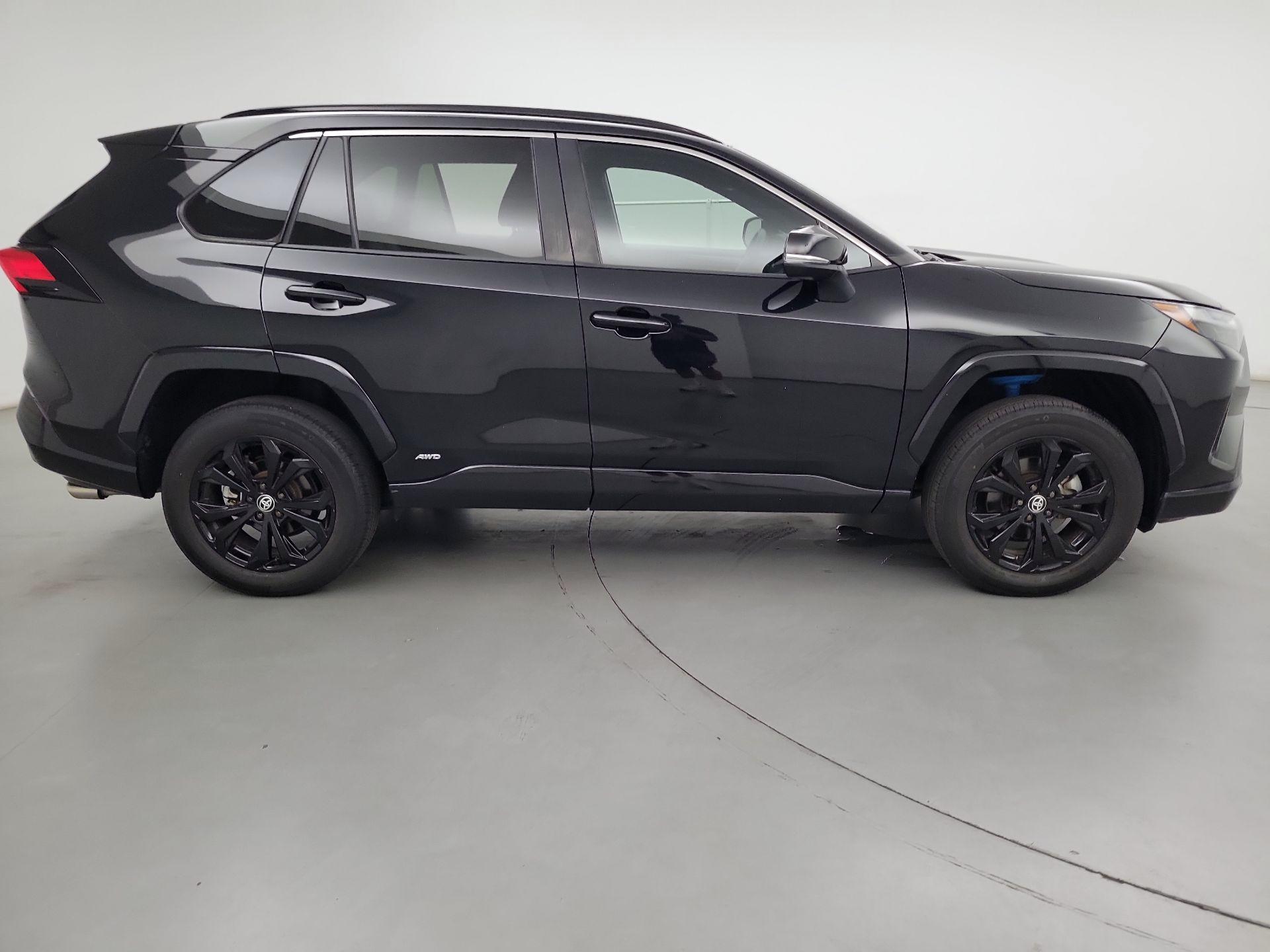 Thumbnail: 2022 Toyota RAV4 - 4