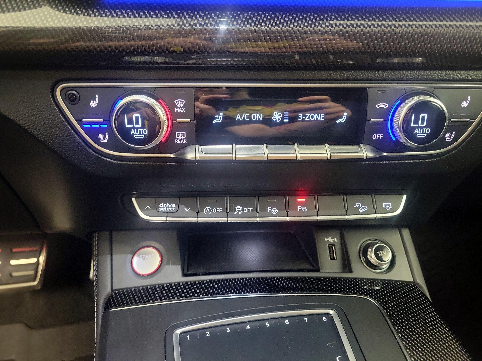 Thumbnail: 2020 Audi SQ5 - 14