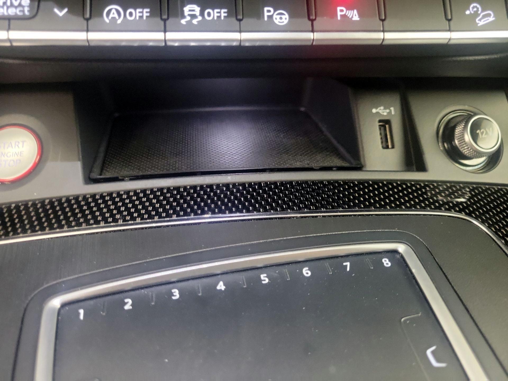 Thumbnail: 2020 Audi SQ5 - 16