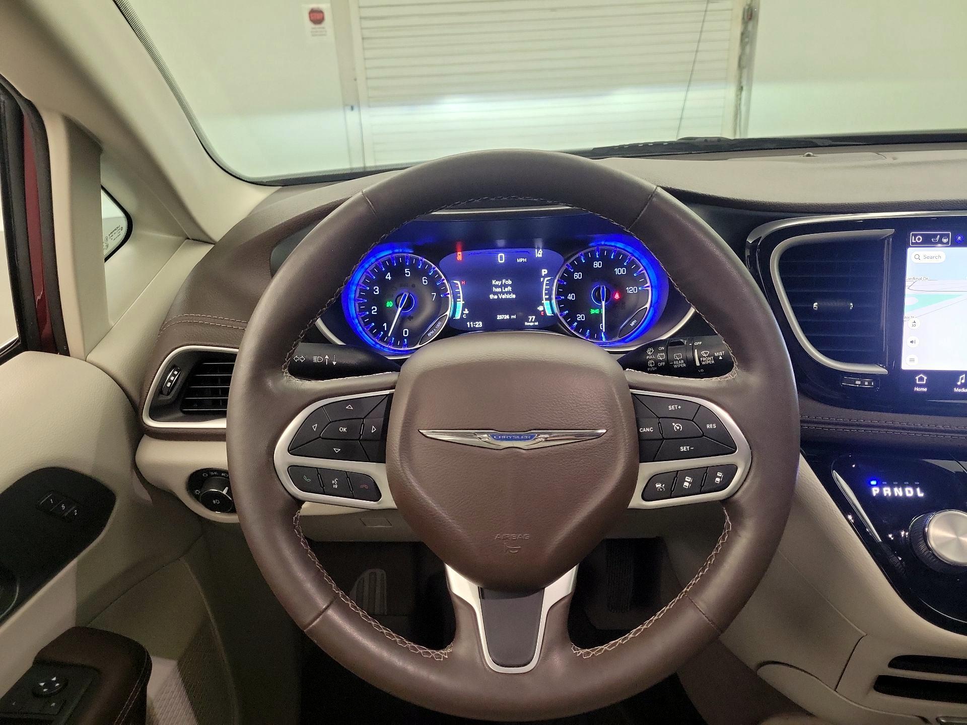 Thumbnail: 2021 Chrysler Pacifica - 10