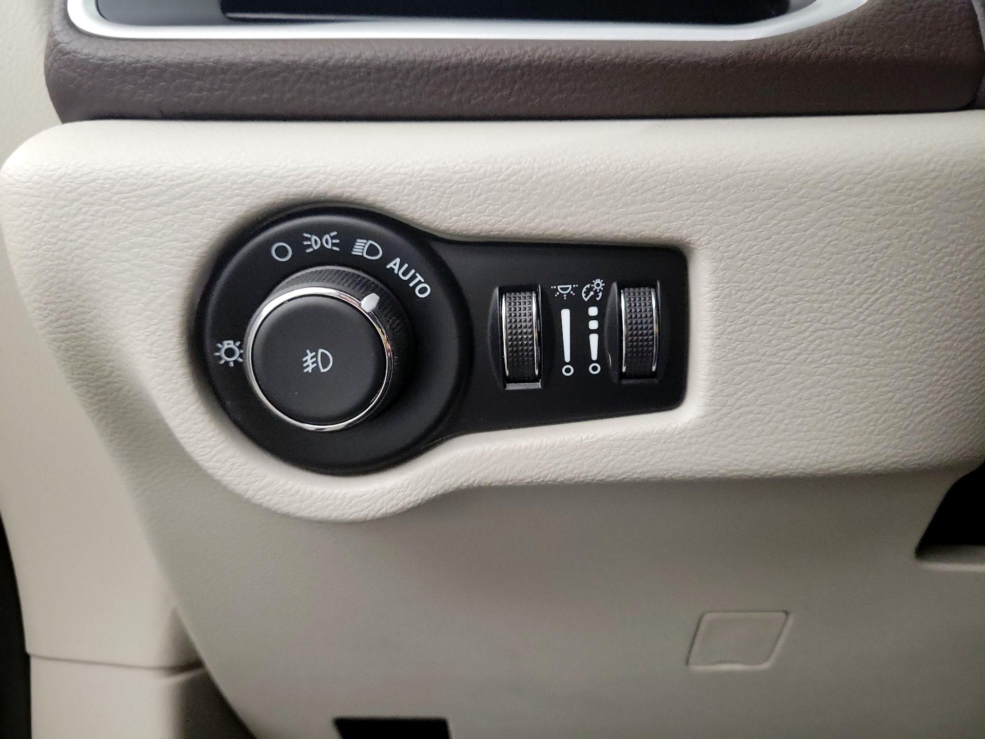 Thumbnail: 2021 Chrysler Pacifica - 13